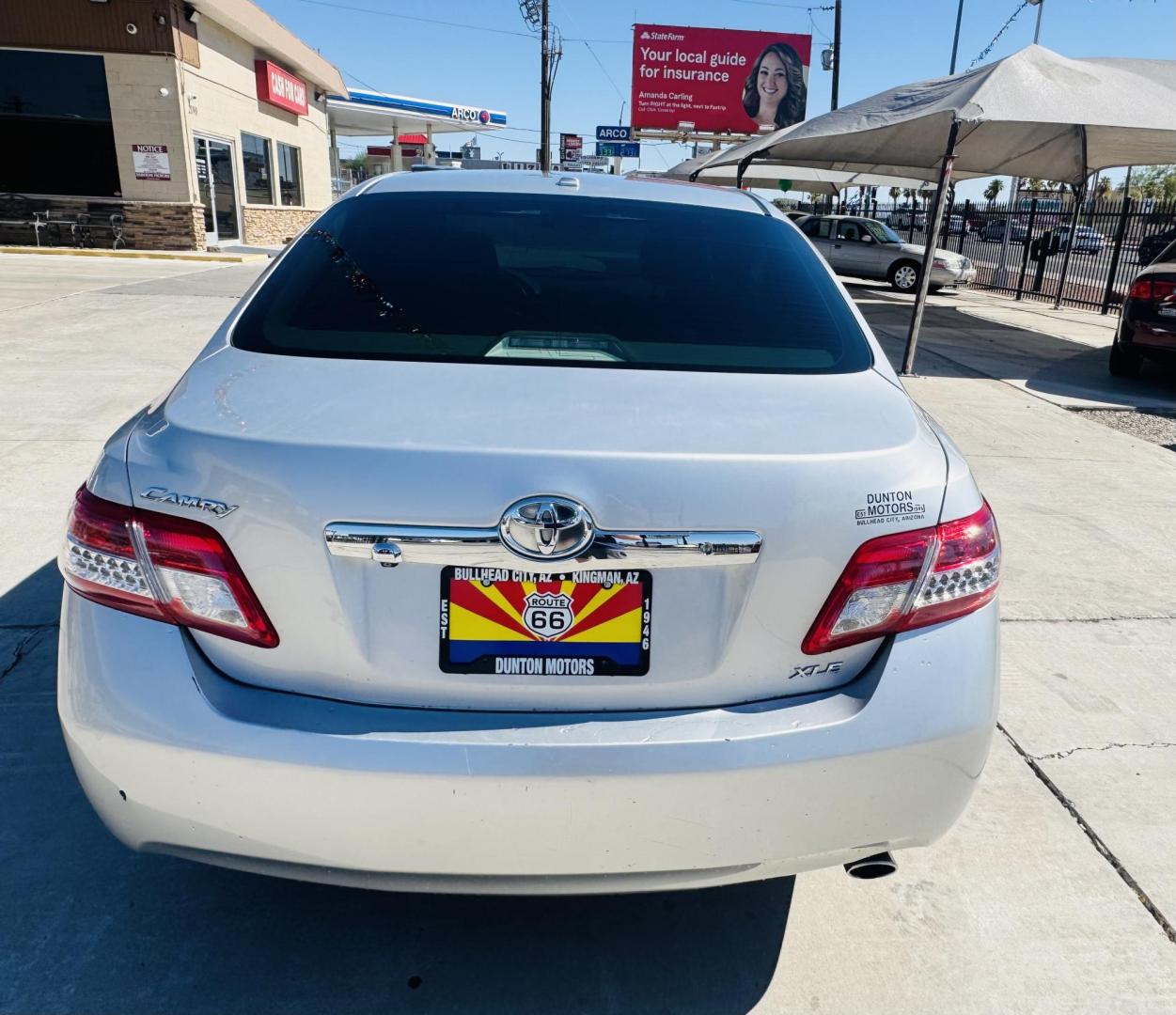 2011 Silver Toyota Camry SE 6-Spd automatic (4T1BF3EK5BU) with an 2.5L L4 DOHC 16V engine, 6-Speed automatic transmission, located at 2190 Hwy 95, Bullhead City, AZ, 86442, (928) 704-0060, 0.000000, 0.000000 - 2011 Toyota Camry XLE. 108k . Leather moonroof . loaded. Brand new tires. Financing available. One of the longest lasting best cars on the market today is the toyota Camry. - Photo#3