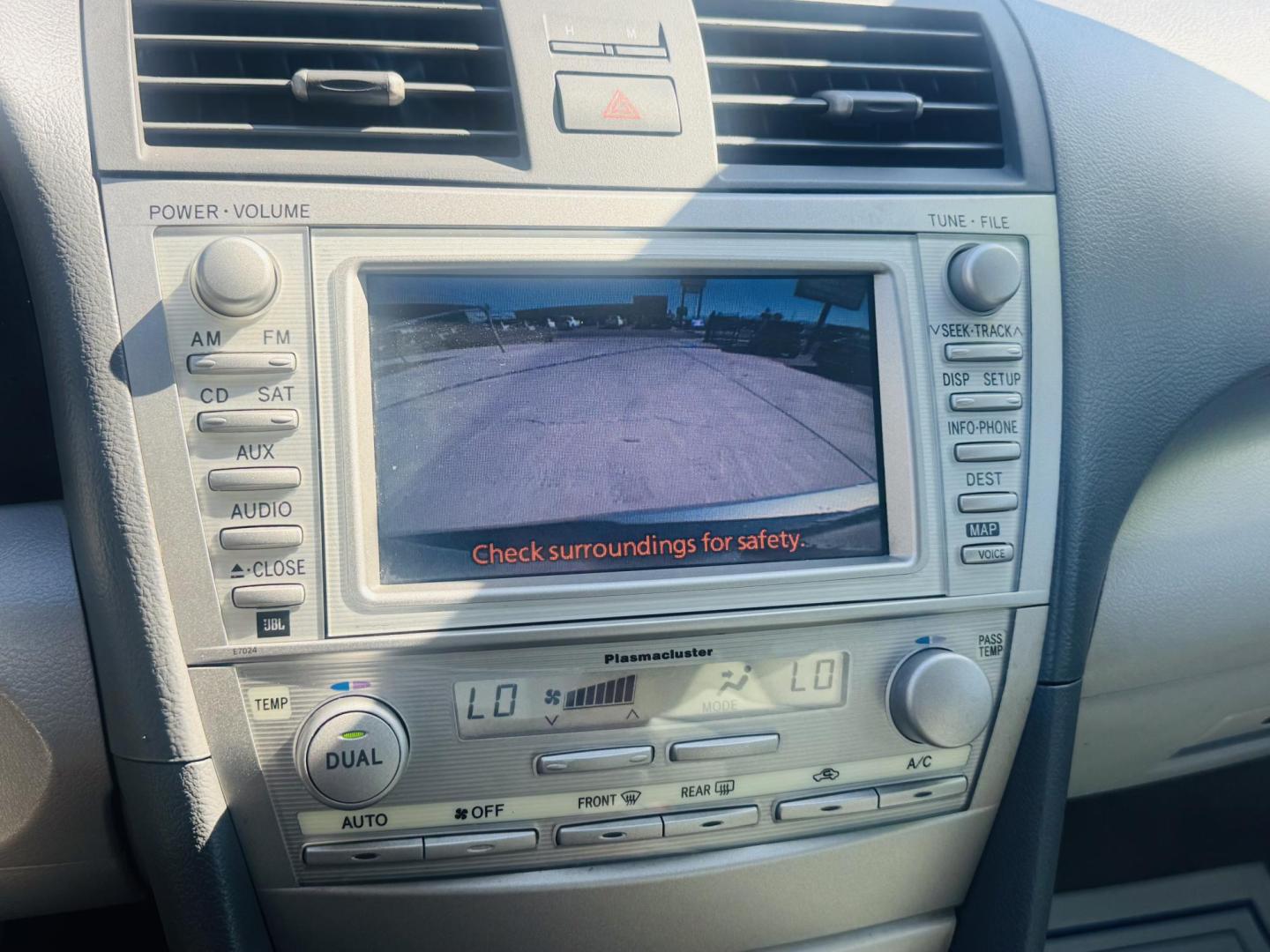 2011 Silver Toyota Camry SE 6-Spd automatic (4T1BF3EK5BU) with an 2.5L L4 DOHC 16V engine, 6-Speed automatic transmission, located at 2190 Hwy 95, Bullhead City, AZ, 86442, (928) 704-0060, 0.000000, 0.000000 - 2011 Toyota Camry XLE. 108k . Leather moonroof . loaded. Brand new tires. Financing available. One of the longest lasting best cars on the market today is the toyota Camry. - Photo#7
