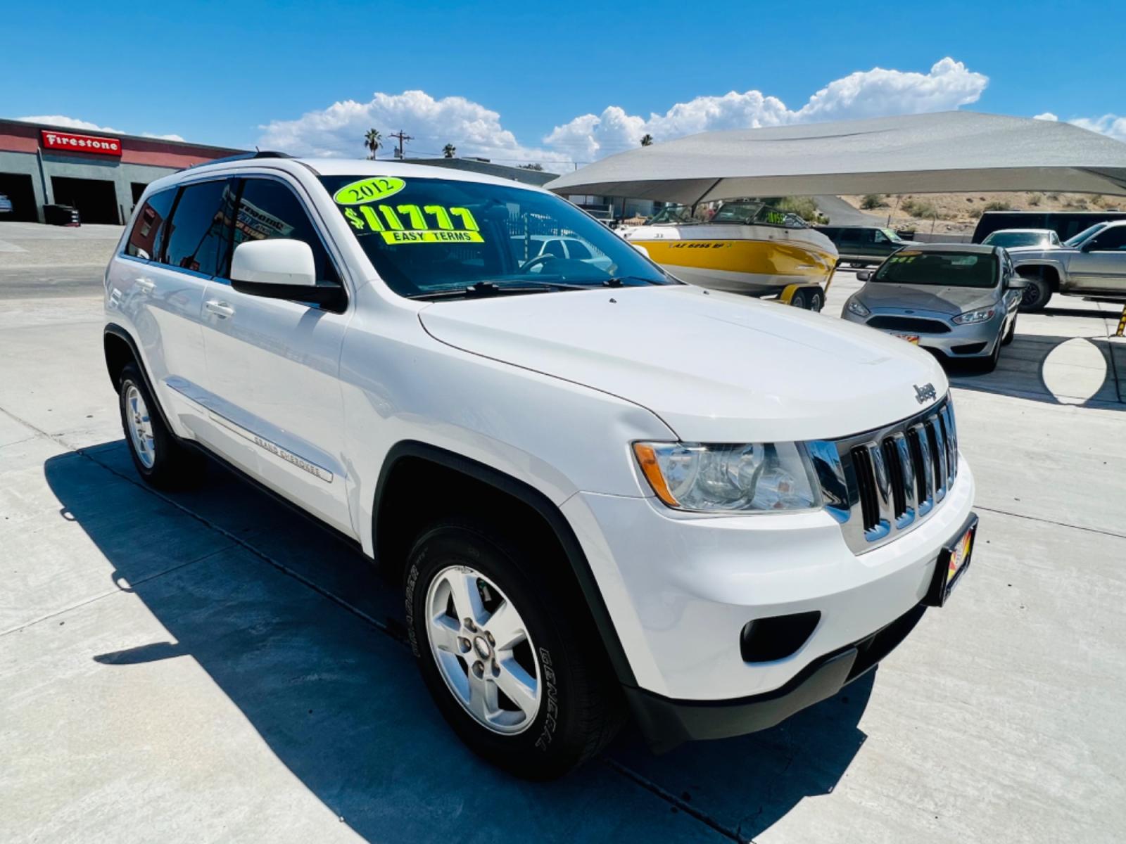 2012 White Jeep Grand Cherokee Laredo 4WD (1C4RJFAG4CC) with an 3.6L V6 DOHC 24V engine, 5-Speed Automatic transmission, located at 2190 Hwy 95, Bullhead City, AZ, 86442, (928) 704-0060, 0.000000, 0.000000 - 2012 JEEP GRAND CHEROKEE LAREDO 4X4. WE FINANCE . IN HOUSE FINANCING AVAILABLE. CLEAN CARFAX. 3.6 v6. COLD A/C . FULLY SERVICED - Photo #0