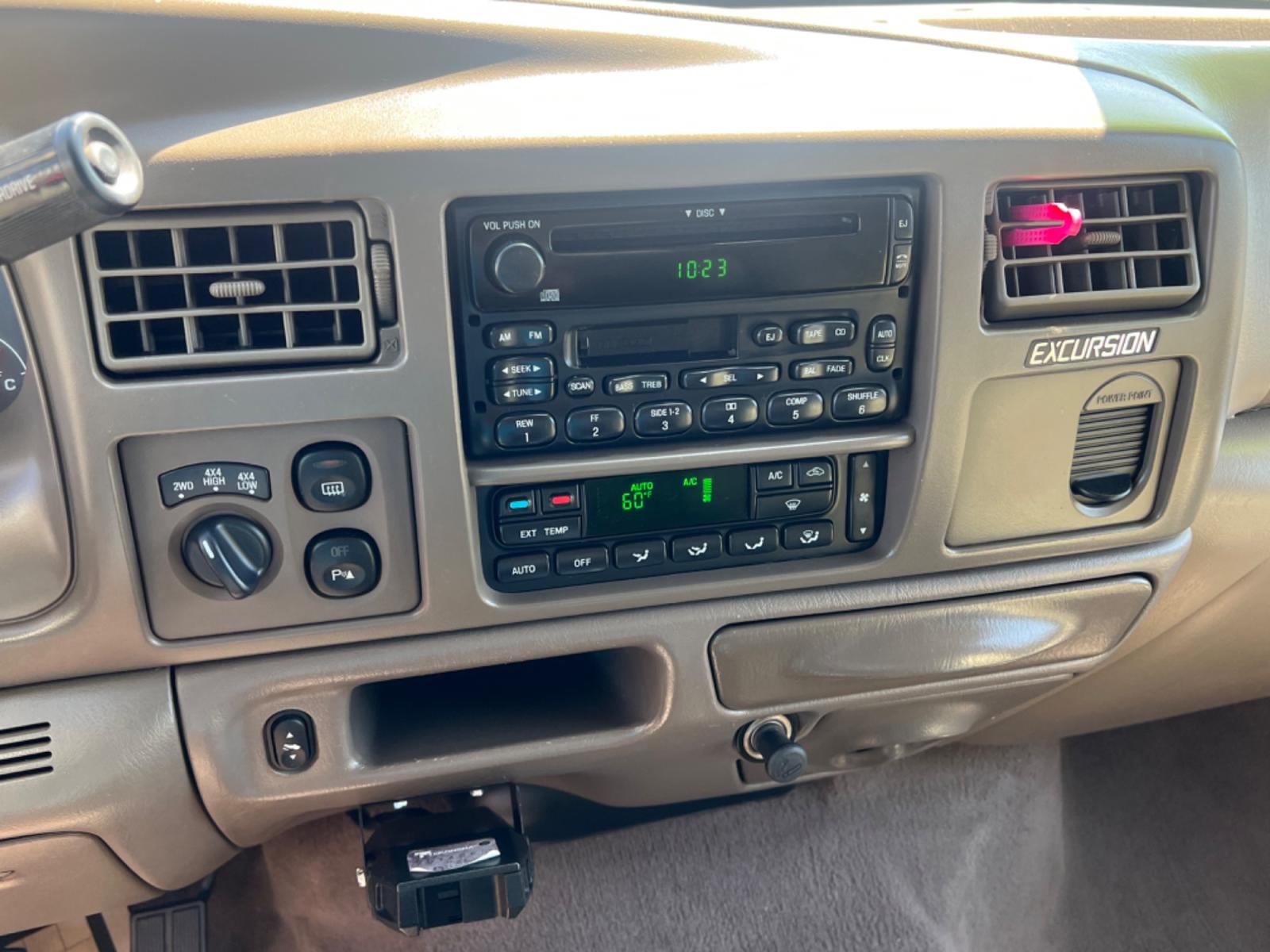 2002 Green Ford Excursion Limited 6.8L 4WD (1FMNU43S32E) with an 6.8L V10 SOHC 20V engine, 4-Speed Automatic Overdrive transmission, located at 2190 Hwy 95, Bullhead City, AZ, 86442, (928) 704-0060, 0.000000, 0.000000 - 2002 Ford Excursion 4 wheel drive , leather , 3rd row. Limited edition. oversized off road tires. completely serviced. new serpentine belt. hoses. brakes. etc. runs and drives great .rear a/c . financing available on approved credit. - Photo #3