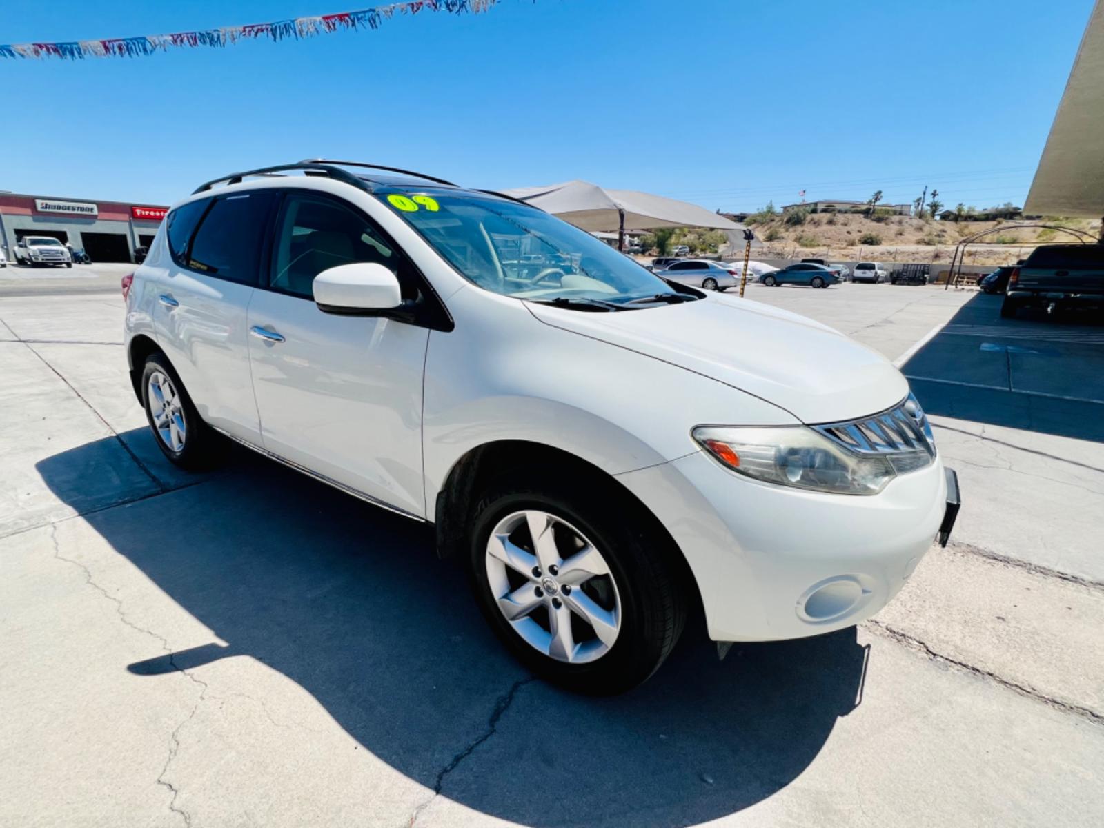 2009 White Nissan Murano , located at 2190 Hwy 95, Bullhead City, AZ, 86442, (928) 704-0060, 0.000000, 0.000000 - 2009 NIssan Murano all wheel drive. LE. leather . dual moonroof. fully loaded. 123k. New tires. Free warranty. In house financing available. - Photo #3