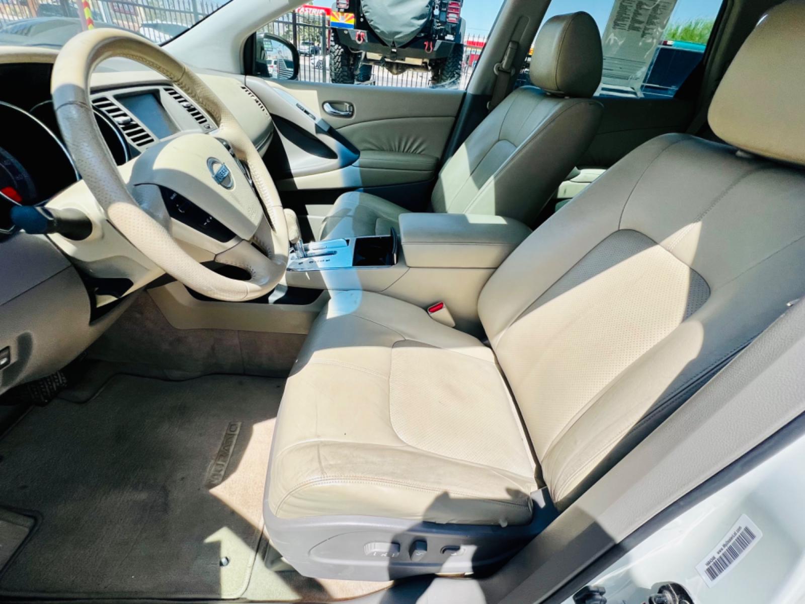 2009 White Nissan Murano , located at 2190 Hwy 95, Bullhead City, AZ, 86442, (928) 704-0060, 0.000000, 0.000000 - 2009 NIssan Murano all wheel drive. LE. leather . dual moonroof. fully loaded. 123k. New tires. Free warranty. In house financing available. - Photo #6
