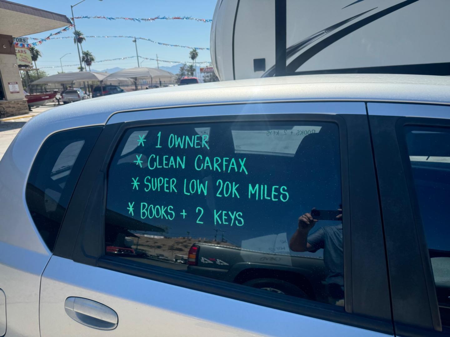 2009 Silver Chevrolet Aveo5 (KL1TD66E79B) , located at 2190 Hwy 95, Bullhead City, AZ, 86442, (928) 704-0060, 0.000000, 0.000000 - 1 owner. yes only 20k miles. clean carfax. Absolutely clean like new. always garaged. In house financing available. great gas mileage car. up to 29 miles per gallon. We Finance. - Photo#4