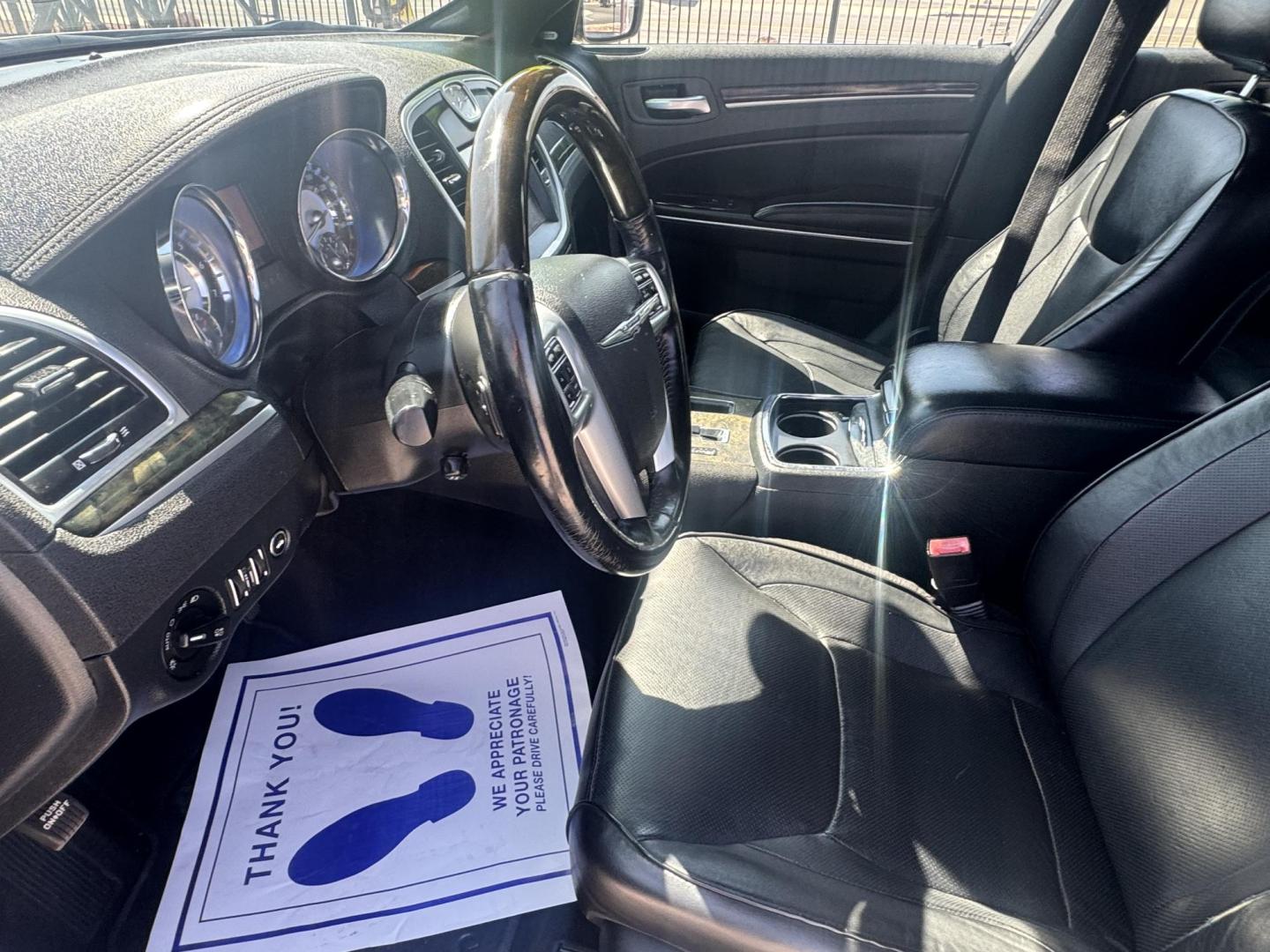 2011 Silver Chrysler 300 , located at 2190 Hwy 95, Bullhead City, AZ, 86442, (928) 704-0060, 0.000000, 0.000000 - 2011 Chrysler 300. leather loaded, 93k miles. 5.7 V8. automatic.bluetooth, backu camera, free carfax, free warranty - Photo#26