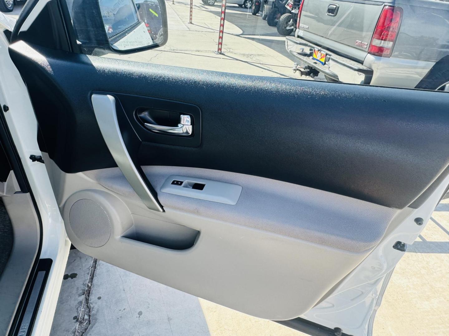 2014 Black Nissan Rogue S 2WD (JN8AS5MT7EW) with an 2.5L L4 DOHC 16V engine, Continuously Variable Transmission transmission, located at 2190 Hwy 95, Bullhead City, AZ, 86442, (928) 704-0060, 0.000000, 0.000000 - 2014 Nissan Rogue S. backup camera, bluetooth, satellite radio. completely serviced. Free carfax. Free warranty. In house financing available. Up to 33 miles per gallon. - Photo#17