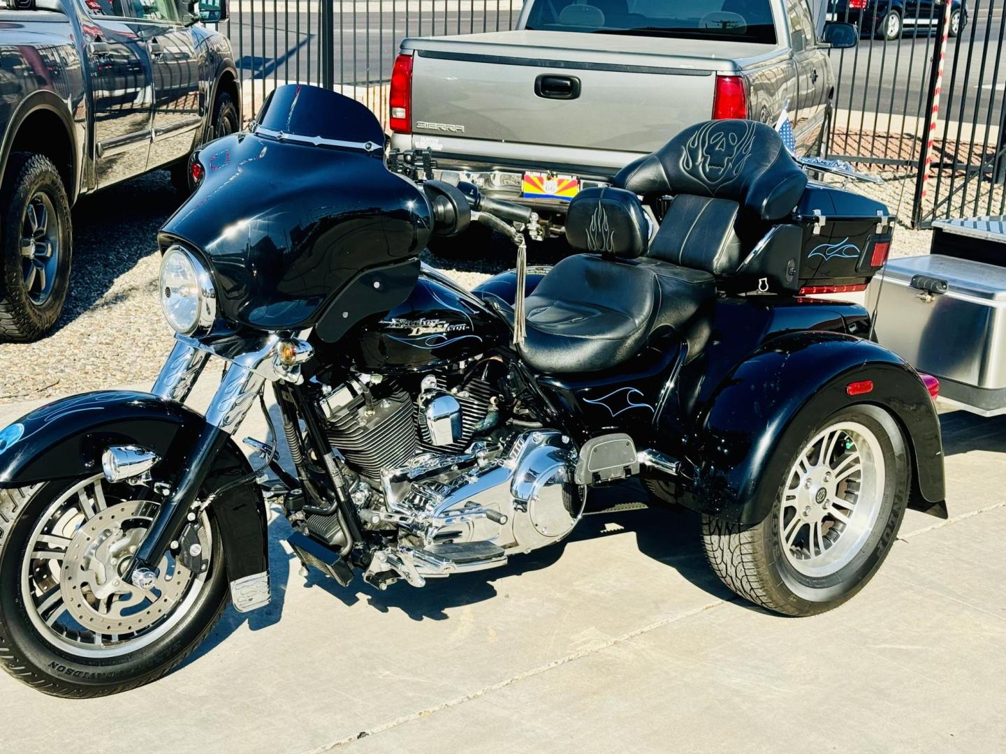 2010 Black /black Harley-Davidson FLHXXX - (1HD1MBM37AB) , located at 2190 Hwy 95, Bullhead City, AZ, 86442, (928) 704-0060, 0.000000, 0.000000 - 2010 Harley Davidson trike with trailer. custom. super clean . lots of extras, 38k miles. always garaged. has full dresser, radio, full windshield. full cover . dyno jet tuner. custom pin striping. this bikes a looker. custom trailer to match. $17900 o.b.o. free and clear titles for both. - Photo#13