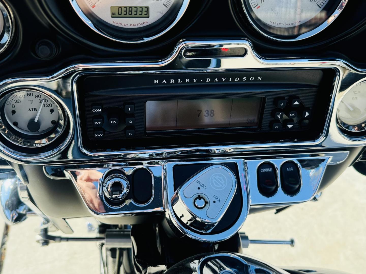 2010 Black /black Harley-Davidson FLHXXX - (1HD1MBM37AB) , located at 2190 Hwy 95, Bullhead City, AZ, 86442, (928) 704-0060, 0.000000, 0.000000 - 2010 Harley Davidson trike with trailer. custom. super clean . lots of extras, 38k miles. always garaged. has full dresser, radio, full windshield. full cover . dyno jet tuner. custom pin striping. this bikes a looker. custom trailer to match. $17900 o.b.o. free and clear titles for both. - Photo#9