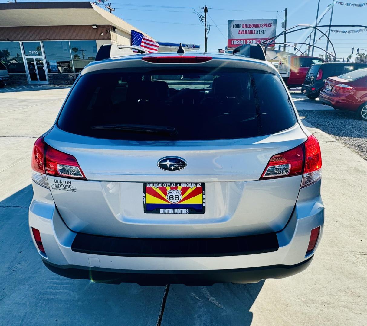 2012 Silver Subaru Outback 2.5i Limited (4S4BRBJC8C3) with an 2.5L H4 DOHC 16V engine, located at 2190 Hwy 95, Bullhead City, AZ, 86442, (928) 704-0060, 0.000000, 0.000000 - Photo#4