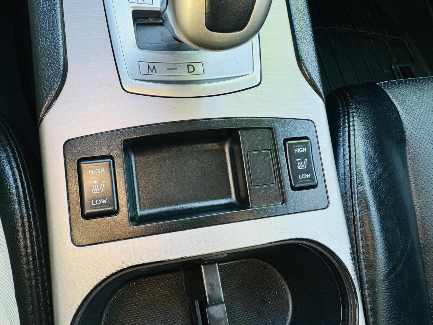 2012 Silver Subaru Outback 2.5i Limited (4S4BRBJC8C3) with an 2.5L H4 DOHC 16V engine, located at 2190 Hwy 95, Bullhead City, AZ, 86442, (928) 704-0060, 0.000000, 0.000000 - Photo#8