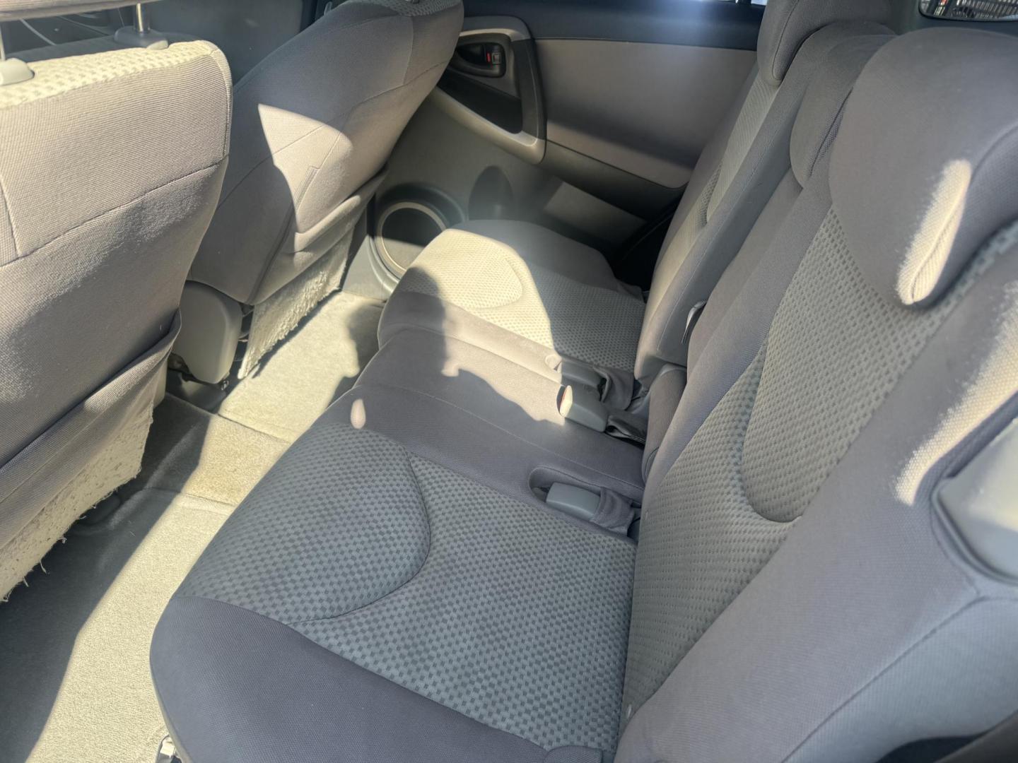 2007 Toyota RAV4 Base V6 2WD (JTMZK33V076) with an 3.5L V6 DOHC 24V engine, 5-Speed Automatic Overdrive transmission, located at 2190 Hwy 95, Bullhead City, AZ, 86442, (928) 704-0060, 0.000000, 0.000000 - *1 owner. - Photo#10