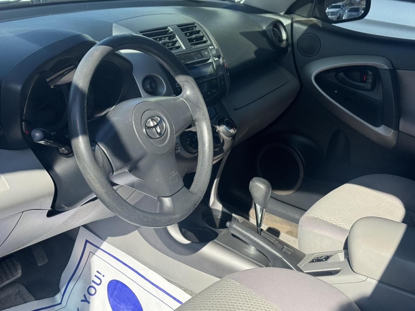 2007 Toyota RAV4 Base V6 2WD (JTMZK33V076) with an 3.5L V6 DOHC 24V engine, 5-Speed Automatic Overdrive transmission, located at 2190 Hwy 95, Bullhead City, AZ, 86442, (928) 704-0060, 0.000000, 0.000000 - *1 owner. - Photo#7