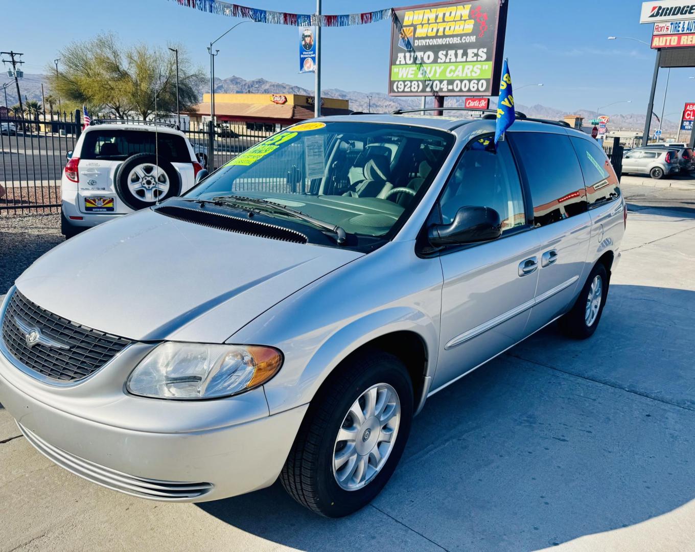 2003 Silver Chrysler Town & Country eX FWD (2C4GP74L43R) with an 3.8L V6 OHV 12V engine, 4-Speed Automatic Overdrive transmission, located at 2190 Hwy 95, Bullhead City, AZ, 86442, (928) 704-0060, 0.000000, 0.000000 - 1 owner. clean carfax. Free warranty. Free carfax. We Finance Buy here pay here. - Photo#0