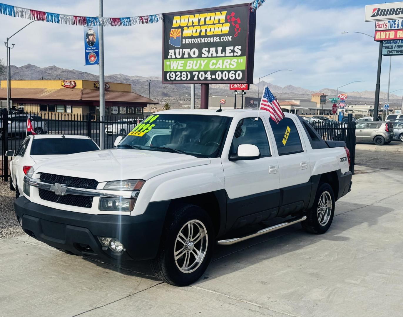 2004 White /grey Chevrolet Avalanche , located at 2190 Hwy 95, Bullhead City, AZ, 86442, (928) 704-0060, 0.000000, 0.000000 - on consignment. 2004 Chevrolet Avalanche 5.3 v8 4x4 . Leather loaded, 142k . custom tires/wheels. free and clear title. - Photo#5