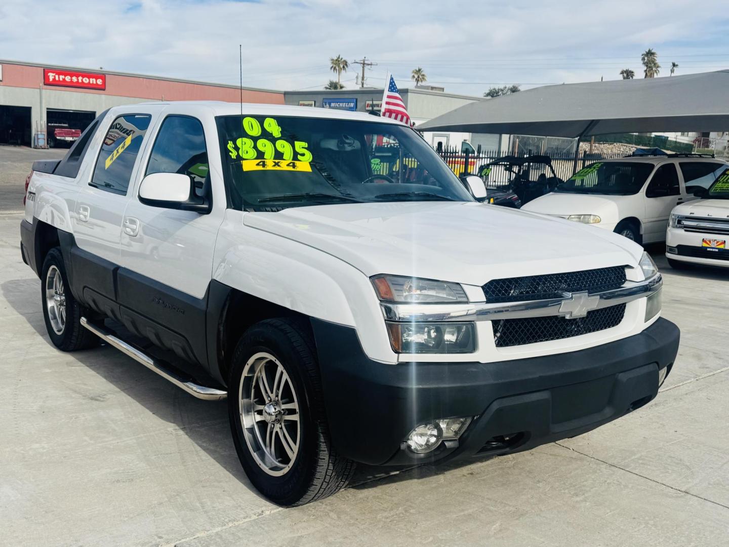 2004 White /grey Chevrolet Avalanche , located at 2190 Hwy 95, Bullhead City, AZ, 86442, (928) 704-0060, 0.000000, 0.000000 - on consignment. 2004 Chevrolet Avalanche 5.3 v8 4x4 . Leather loaded, 142k . custom tires/wheels. free and clear title. - Photo#6