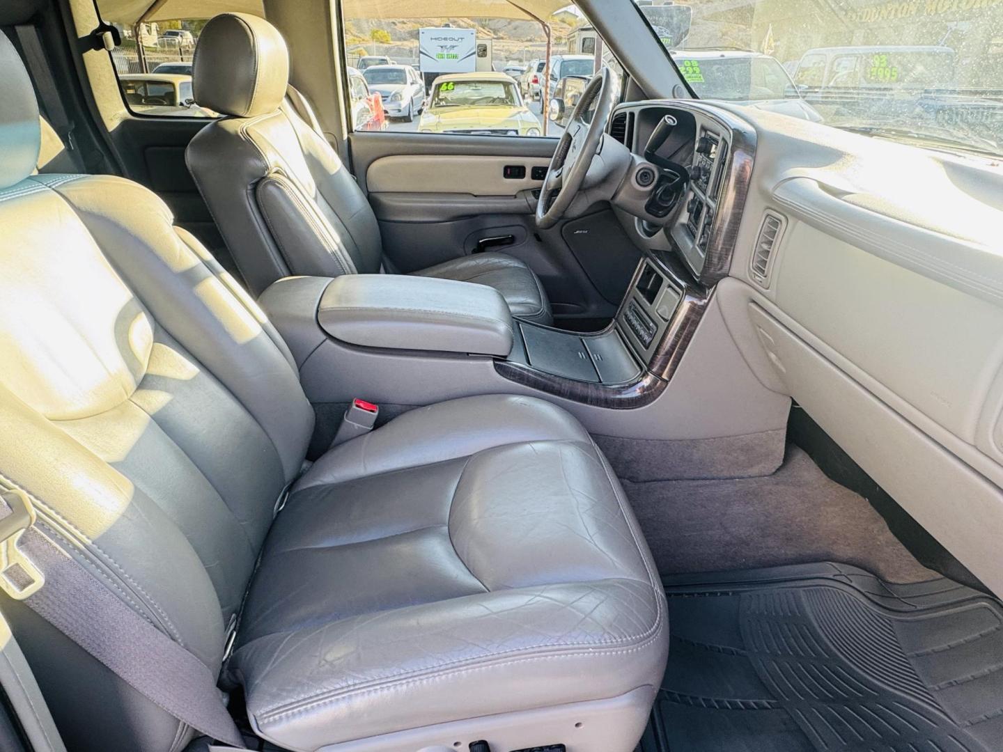 2004 Silver GMC Sierra 1500 Denali Ext. Cab AWD (2GTFK69UX41) with an 6.0L V8 OHV 16V engine, 4-Speed Automatic Overdrive transmission, located at 2190 Hwy 95, Bullhead City, AZ, 86442, (928) 704-0060, 0.000000, 0.000000 - On consignment. 2004 gmc sierra denali all wheel drive. leather, loaded. lots of new parts with receipt. runs and drives great. elderly owned. - Photo#8