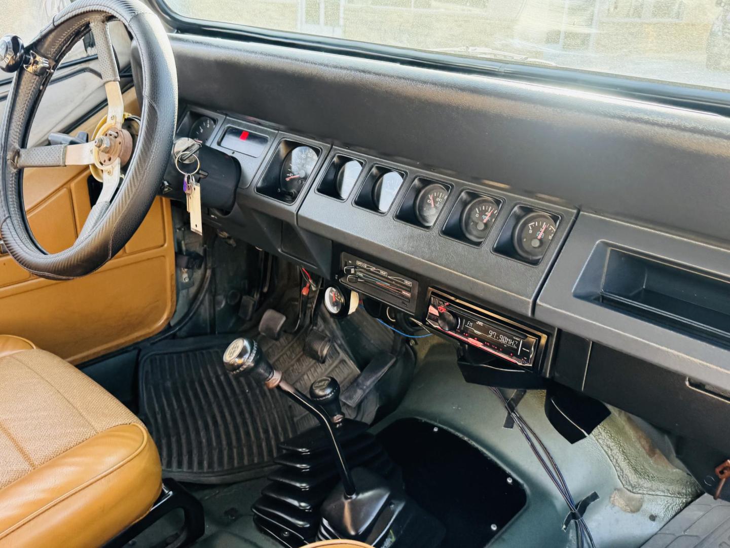 1992 green Jeep Wrangler S (2J4FY19P0NJ) with an 2.5L L4 OHV 8V engine, 5-Speed Manual Overdrive transmission, located at 2190 Hwy 95, Bullhead City, AZ, 86442, (928) 704-0060, 0.000000, 0.000000 - 1992 jeep wrangler custom. lifted custom tires/wheels. off road special. 4 cylinder manual. 4 in rough country lift kit. hit the trailer with this one. free and clear title. soft top. new hijacklift. lots of extras a must see. - Photo#5