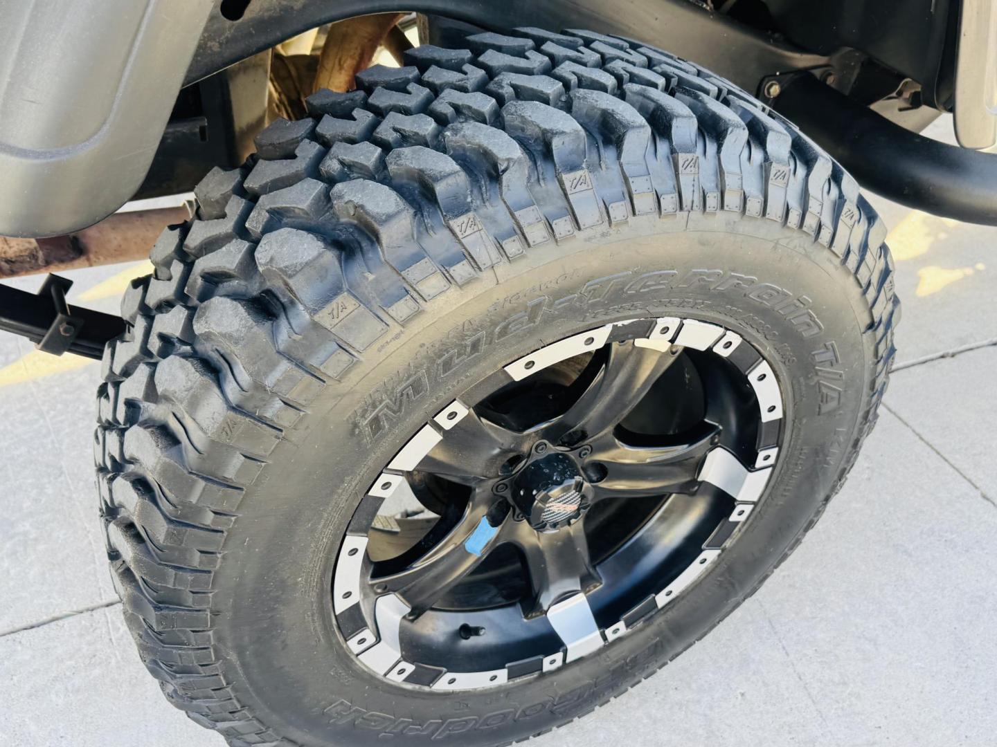 1992 green Jeep Wrangler S (2J4FY19P0NJ) with an 2.5L L4 OHV 8V engine, 5-Speed Manual Overdrive transmission, located at 2190 Hwy 95, Bullhead City, AZ, 86442, (928) 704-0060, 0.000000, 0.000000 - 1992 jeep wrangler custom. lifted custom tires/wheels. off road special. 4 cylinder manual. 4 in rough country lift kit. hit the trailer with this one. free and clear title. soft top. new hijacklift. lots of extras a must see. - Photo#8