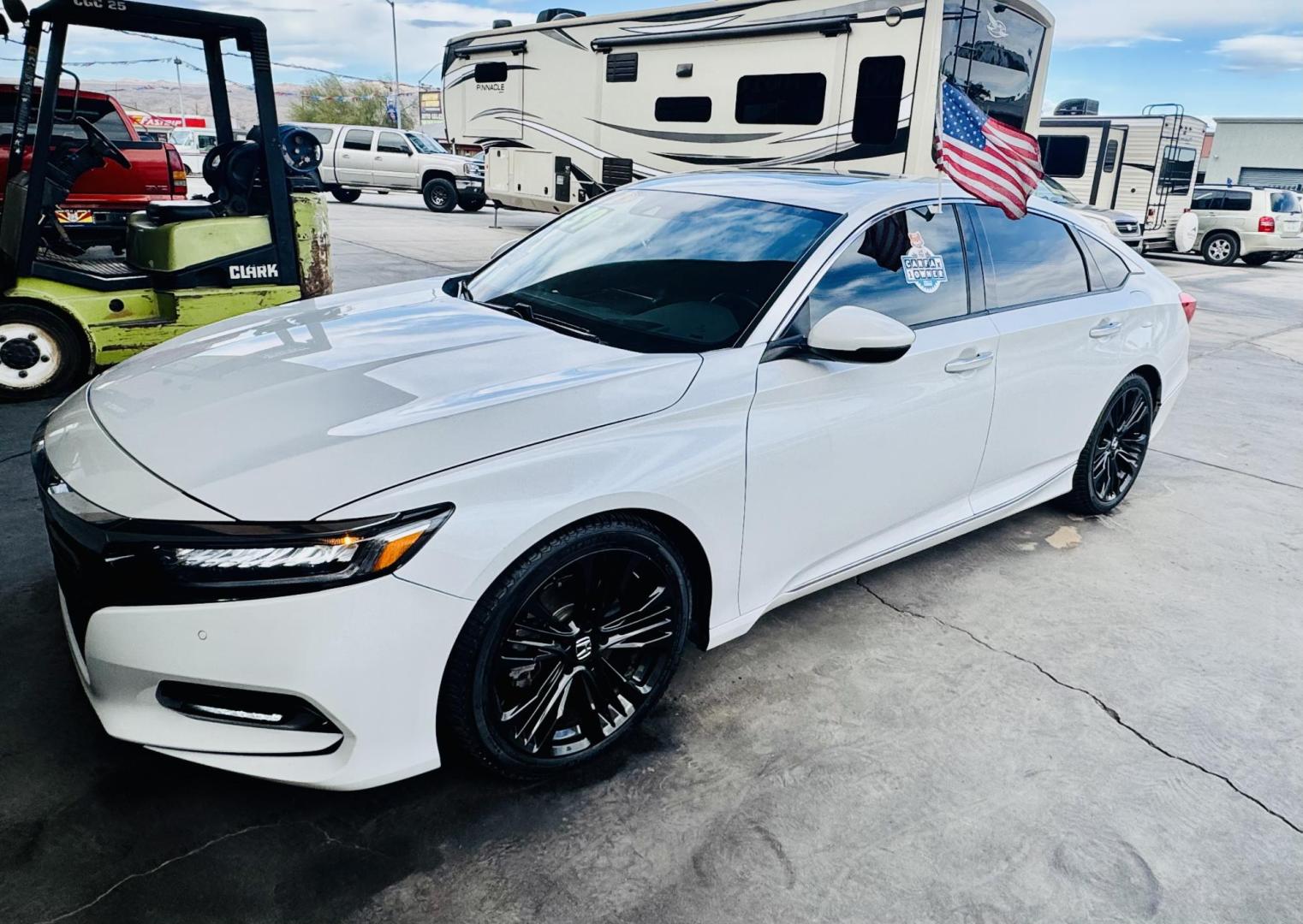 2018 White Honda Accord Touring CVT (1HGCV2F91JA) with an 1.5L L4 DOHC 16V engine, CVT transmission, located at 2190 Hwy 95, Bullhead City, AZ, 86442, (928) 704-0060, 0.000000, 0.000000 - 1 owner 2018 Honda accord . Leather loaded . White on color . Bluetooth , backup camera . Satellite radio . Custom wheels . Touring edition . 2.0i4 - Photo#13