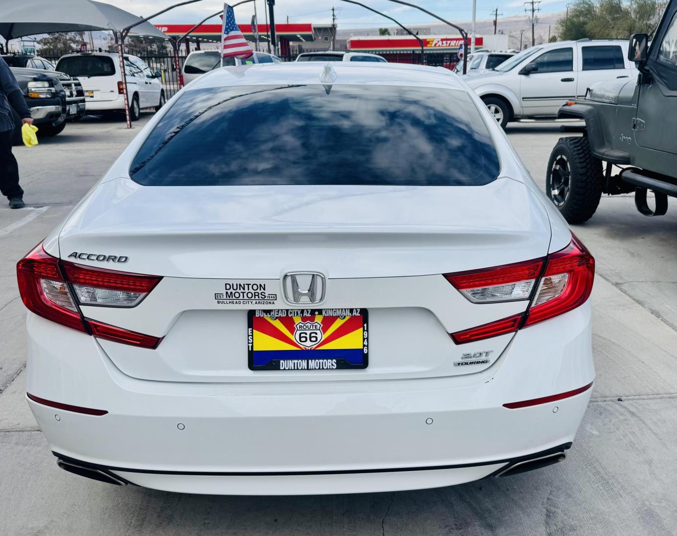 2018 White Honda Accord Touring CVT (1HGCV2F91JA) with an 1.5L L4 DOHC 16V engine, CVT transmission, located at 2190 Hwy 95, Bullhead City, AZ, 86442, (928) 704-0060, 0.000000, 0.000000 - 1 owner 2018 Honda accord . Leather loaded . White on color . Bluetooth , backup camera . Satellite radio . Custom wheels . Touring edition . 2.0i4 - Photo#3