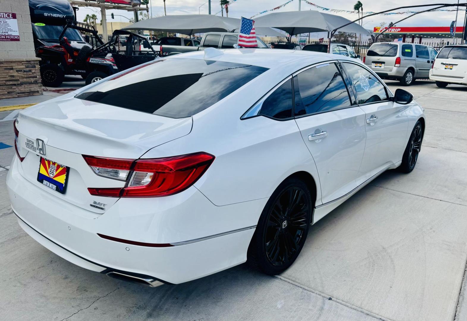2018 White Honda Accord Touring CVT (1HGCV2F91JA) with an 1.5L L4 DOHC 16V engine, CVT transmission, located at 2190 Hwy 95, Bullhead City, AZ, 86442, (928) 704-0060, 0.000000, 0.000000 - 1 owner 2018 Honda accord . Leather loaded . White on color . Bluetooth , backup camera . Satellite radio . Custom wheels . Touring edition . 2.0i4 - Photo#4
