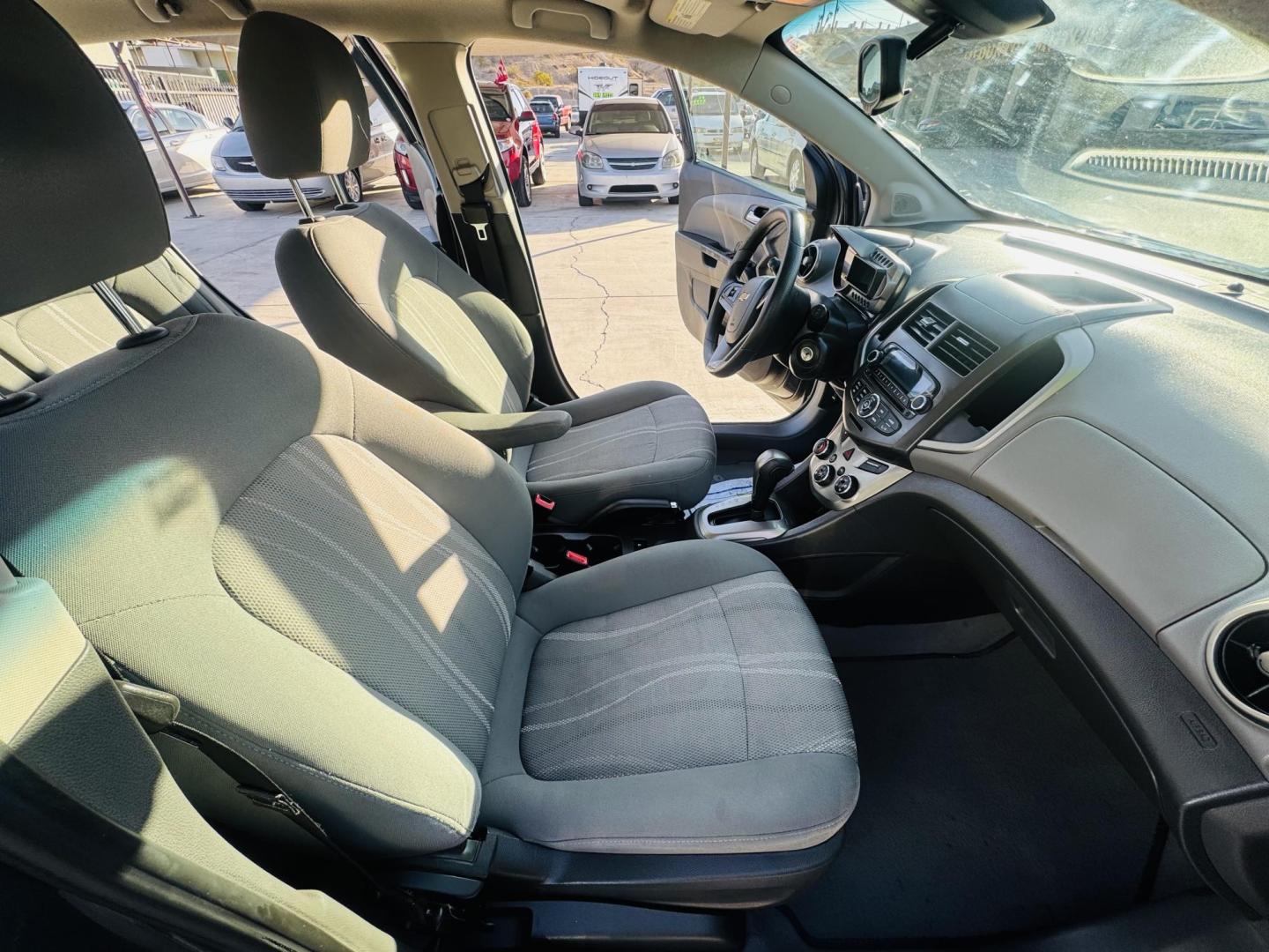 2013 grey Chevrolet Sonic LT Auto 5-Door (1G1JC6SG4D4) with an 1.8L L4 DOHC 24V engine, 6-Speed Automatic transmission, located at 2190 Hwy 95, Bullhead City, AZ, 86442, (928) 704-0060, 0.000000, 0.000000 - Photo#9