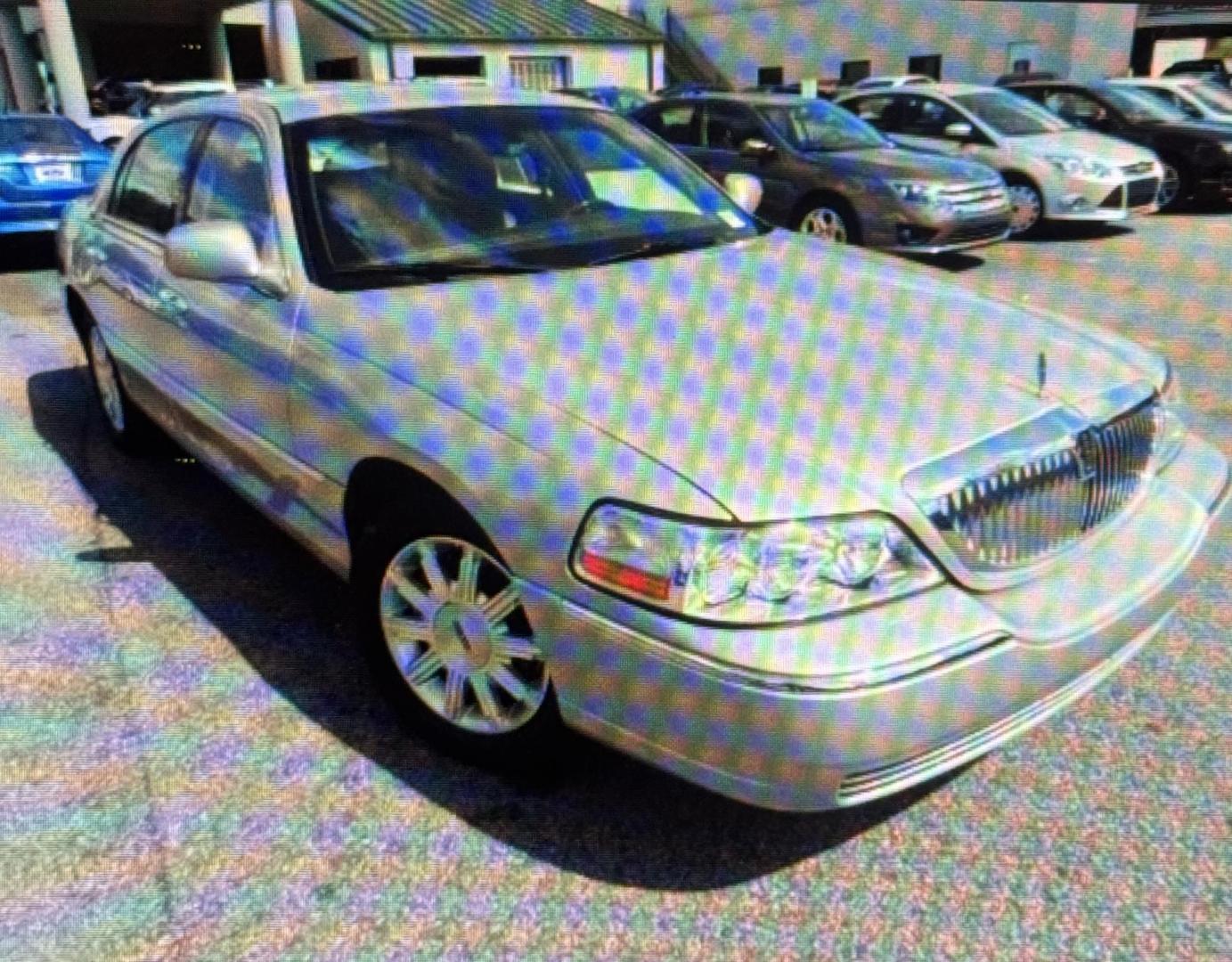 2011 blue Lincoln Town Car Signature Limited (2LNBL8CV8BX) with an 4.6L V8 SOHC 16V FFV engine, 4-Speed Automatic transmission, located at 2190 Hwy 95, Bullhead City, AZ, 86442, (928) 704-0060, 0.000000, 0.000000 - Photo#0