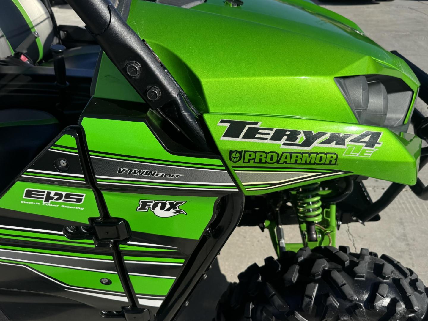 2018 green Kawasaki Teryx - (JKBRTCG12JB) , located at 2190 Hwy 95, Bullhead City, AZ, 86442, (928) 704-0060, 0.000000, 0.000000 - 1 owner lots of extras. hard top rear spare mount and carrier. 3 rear seats. seats 5. always garaged. - Photo#11