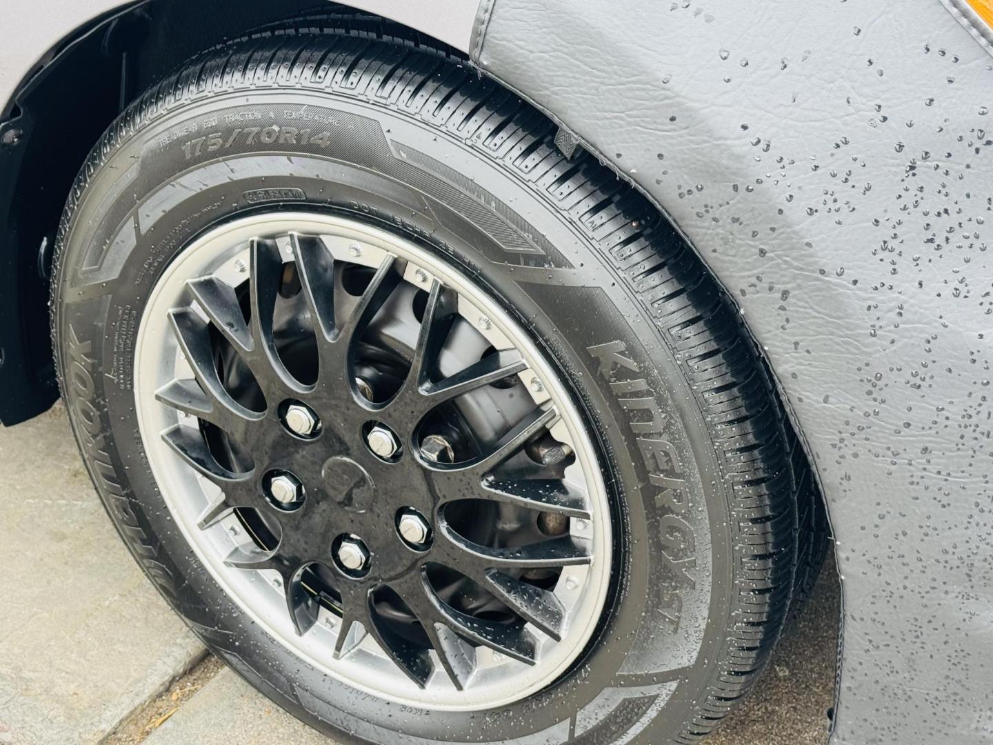 2016 grey Hyundai Accent SE 5-Door 6A (KMHCT5AEXGU) with an 1.6L L4 DOHC 16V engine, 6A transmission, located at 2190 Hwy 95, Bullhead City, AZ, 86442, (928) 704-0060, 0.000000, 0.000000 - 2016 hyundai accent Se. Brand new tires. completely serviced . 118k miles. in house financing available. - Photo#4