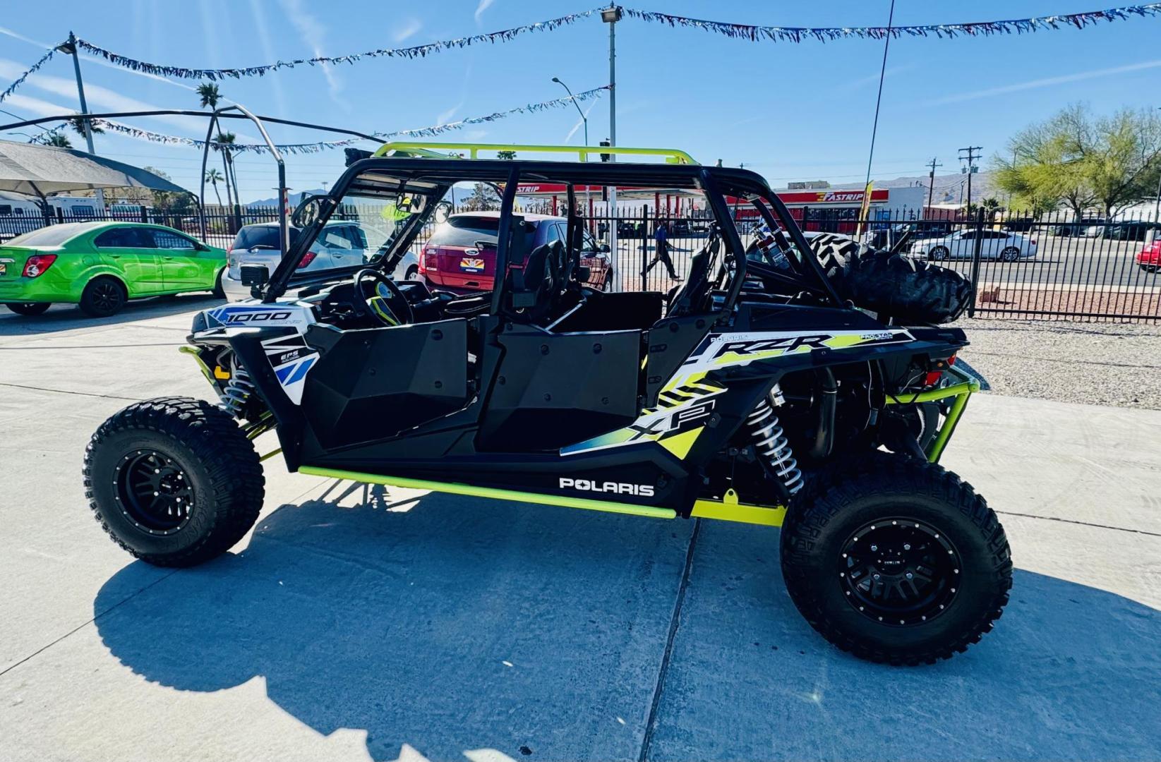 2017 White Polaris RZR XP 4 Turbo EPS - (3NSVFE99XHF) , located at 2190 Hwy 95, Bullhead City, AZ, 86442, (928) 704-0060, 0.000000, 0.000000 - Photo#2