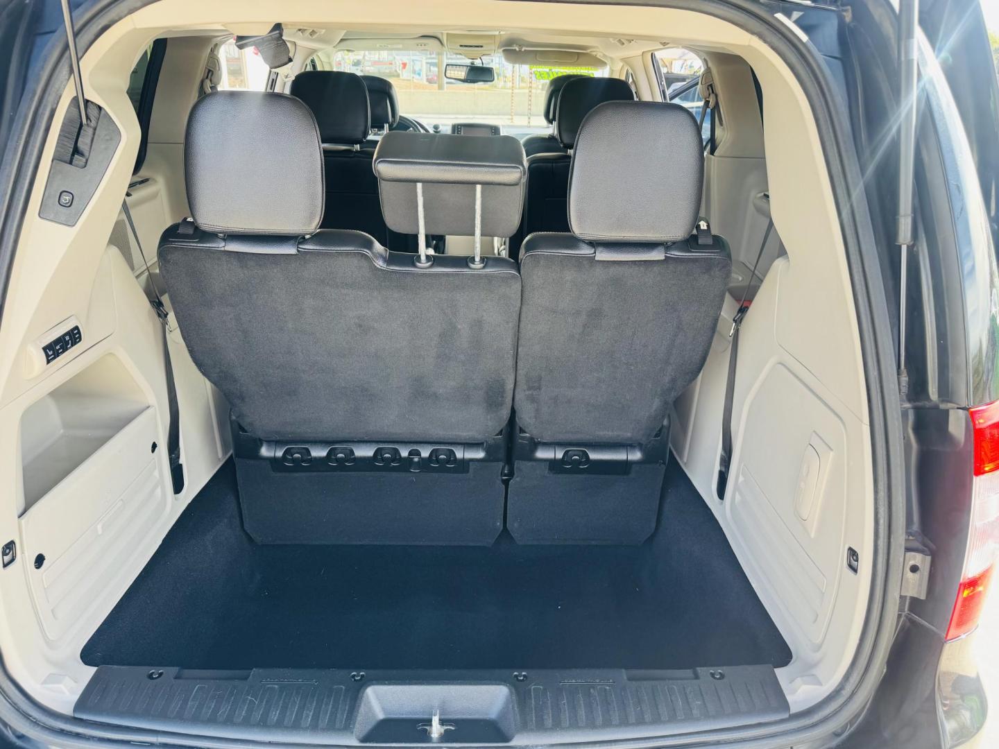 2013 grey Chrysler Town & Country Touring-L (2C4RC1CGXDR) with an 3.6L V6 DOHC 24V engine, 6-Speed Automatic transmission, located at 2190 Hwy 95, Bullhead City, AZ, 86442, (928) 704-0060, 0.000000, 0.000000 - 1 owner . Leather 3 tvs , dvd player . Backup camera . Fully loaded. Power side doors . Power 3 rd row seat . Headphones . Fully loaded . 2 sets of keys owners Manual . Free CARFAX . Free warranty . Arizona van excellent condition. - Photo#13