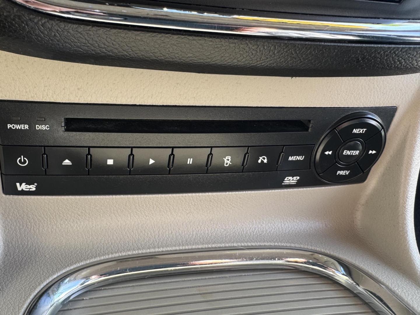 2013 grey Chrysler Town & Country Touring-L (2C4RC1CGXDR) with an 3.6L V6 DOHC 24V engine, 6-Speed Automatic transmission, located at 2190 Hwy 95, Bullhead City, AZ, 86442, (928) 704-0060, 0.000000, 0.000000 - 1 owner . Leather 3 tvs , dvd player . Backup camera . Fully loaded. Power side doors . Power 3 rd row seat . Headphones . Fully loaded . 2 sets of keys owners Manual . Free CARFAX . Free warranty . Arizona van excellent condition. - Photo#22