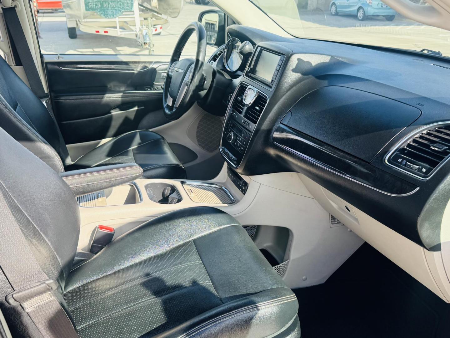 2013 grey Chrysler Town & Country Touring-L (2C4RC1CGXDR) with an 3.6L V6 DOHC 24V engine, 6-Speed Automatic transmission, located at 2190 Hwy 95, Bullhead City, AZ, 86442, (928) 704-0060, 0.000000, 0.000000 - 1 owner . Leather 3 tvs , dvd player . Backup camera . Fully loaded. Power side doors . Power 3 rd row seat . Headphones . Fully loaded . 2 sets of keys owners Manual . Free CARFAX . Free warranty . Arizona van excellent condition. - Photo#5