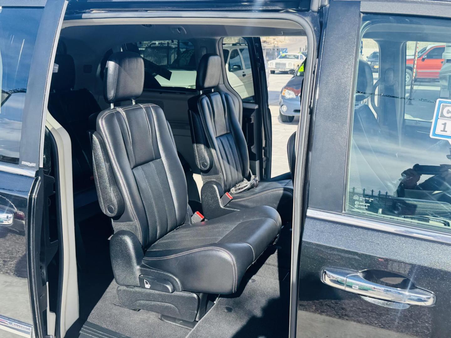 2013 grey Chrysler Town & Country Touring-L (2C4RC1CGXDR) with an 3.6L V6 DOHC 24V engine, 6-Speed Automatic transmission, located at 2190 Hwy 95, Bullhead City, AZ, 86442, (928) 704-0060, 0.000000, 0.000000 - 1 owner . Leather 3 tvs , dvd player . Backup camera . Fully loaded. Power side doors . Power 3 rd row seat . Headphones . Fully loaded . 2 sets of keys owners Manual . Free CARFAX . Free warranty . Arizona van excellent condition. - Photo#6