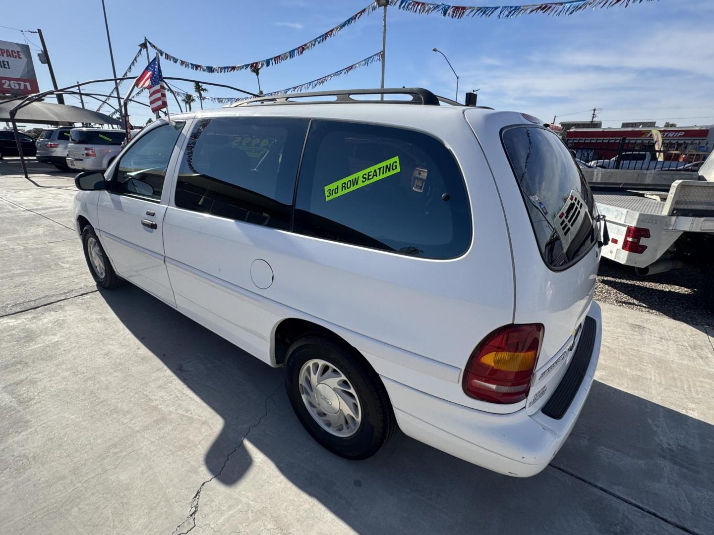 1995 White Ford Windstar GL (2FMDA5146SB) with an 3.8L V6 OHV 12V engine, 4-Speed Automatic Overdrive transmission, located at 2190 Hwy 95, Bullhead City, AZ, 86442, (928) 704-0060, 0.000000, 0.000000 - 1995 ford Windstar LX. In very good condition cold ac power windows locks free CARFAX free warranty . In house financing new tires . 3.8v6 engine - Photo#3