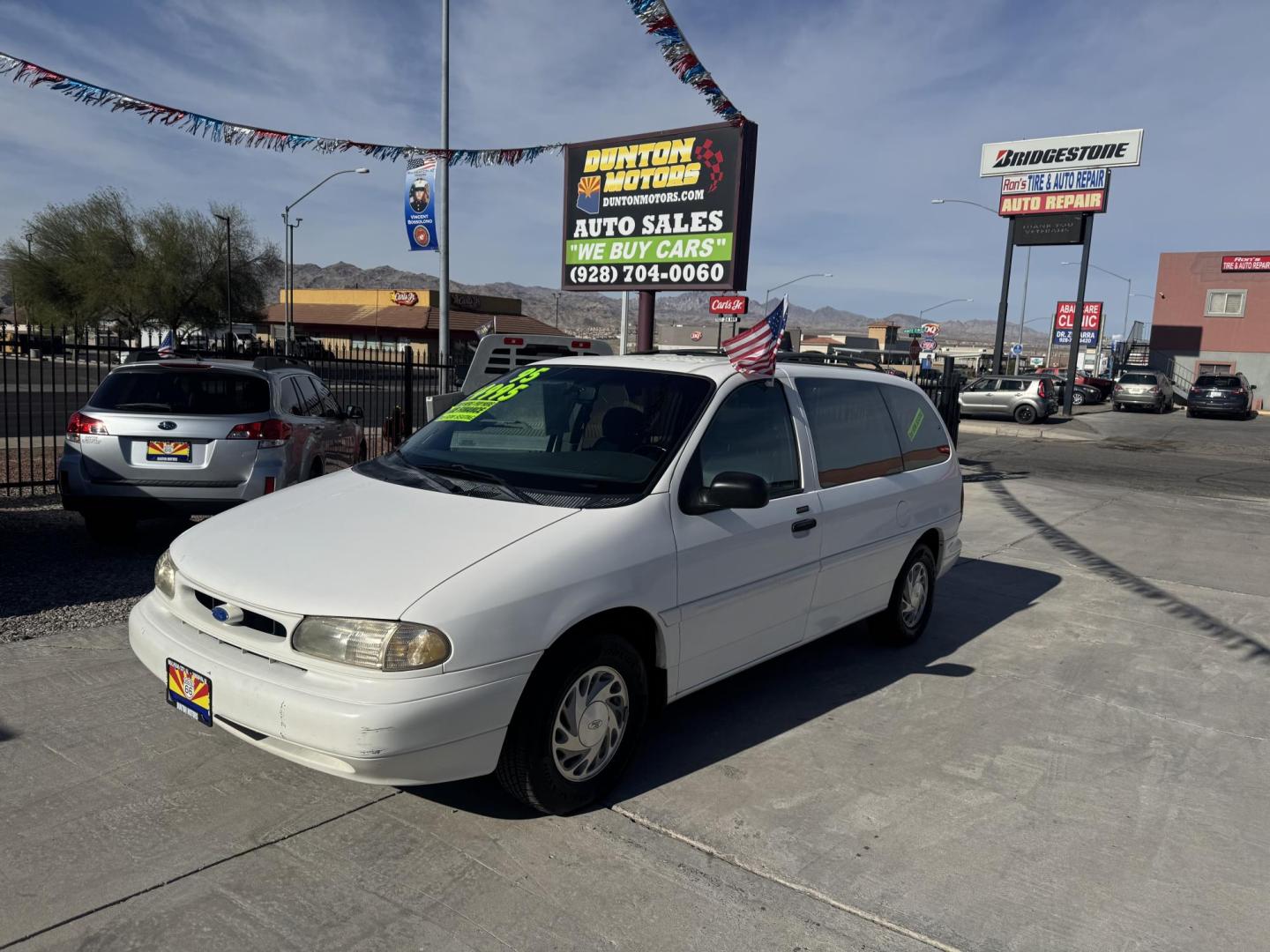1995 White Ford Windstar GL (2FMDA5146SB) with an 3.8L V6 OHV 12V engine, 4-Speed Automatic Overdrive transmission, located at 2190 Hwy 95, Bullhead City, AZ, 86442, (928) 704-0060, 0.000000, 0.000000 - 1995 ford Windstar LX. In very good condition cold ac power windows locks free CARFAX free warranty . In house financing new tires . 3.8v6 engine - Photo#1