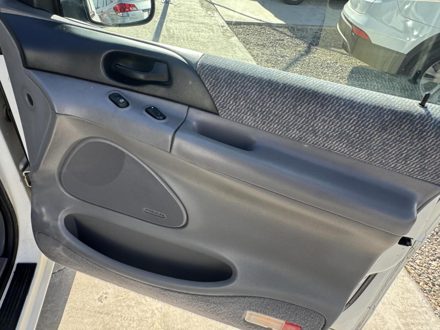 1995 White Ford Windstar GL (2FMDA5146SB) with an 3.8L V6 OHV 12V engine, 4-Speed Automatic Overdrive transmission, located at 2190 Hwy 95, Bullhead City, AZ, 86442, (928) 704-0060, 0.000000, 0.000000 - 1995 ford Windstar LX. In very good condition cold ac power windows locks free CARFAX free warranty . In house financing new tires . 3.8v6 engine - Photo#8