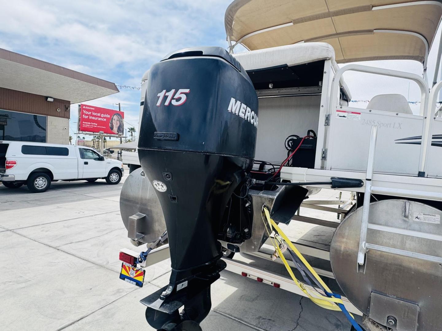 2006 White Crestliner 2485 LX , located at 2190 Hwy 95, Bullhead City, AZ, 86442, (928) 704-0060, 0.000000, 0.000000 - 2006 Crestliner pontoon . 115 4 stroke mercury engine . 24ft . Has cover . Just serviced . New tires on trailer . Runs great - Photo#3
