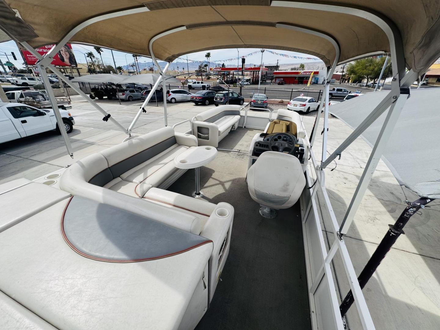 2006 White Crestliner 2485 LX , located at 2190 Hwy 95, Bullhead City, AZ, 86442, (928) 704-0060, 0.000000, 0.000000 - 2006 Crestliner pontoon . 115 4 stroke mercury engine . 24ft . Has cover . Just serviced . New tires on trailer . Runs great - Photo#5