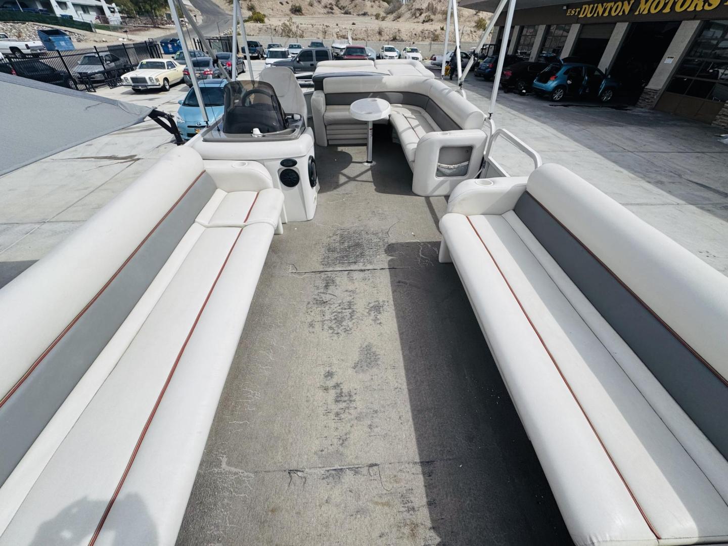 2006 White Crestliner 2485 LX , located at 2190 Hwy 95, Bullhead City, AZ, 86442, (928) 704-0060, 0.000000, 0.000000 - 2006 Crestliner pontoon . 115 4 stroke mercury engine . 24ft . Has cover . Just serviced . New tires on trailer . Runs great - Photo#7