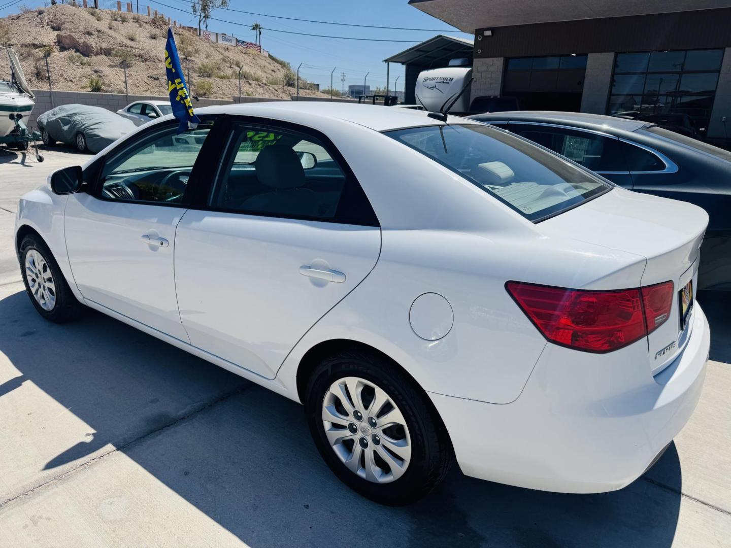 2010 White Kia Forte LX , located at 2190 Hwy 95, Bullhead City, AZ, 86442, (928) 704-0060, 0.000000, 0.000000 - 2010 Kia Forte LX. automatic . power windows locks. free carfax. free warranty. 121k miles. in house financing . buy here pay here we fiance. ice cold a/c. new tires. - Photo#4