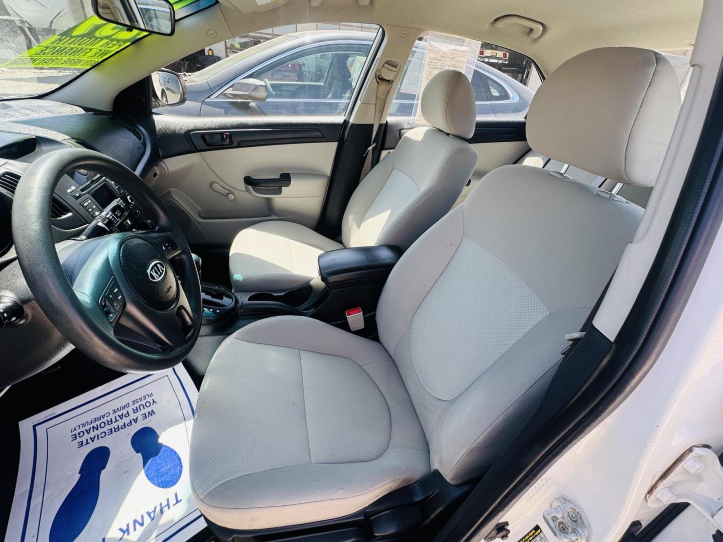 2010 White Kia Forte LX , located at 2190 Hwy 95, Bullhead City, AZ, 86442, (928) 704-0060, 0.000000, 0.000000 - 2010 Kia Forte LX. automatic . power windows locks. free carfax. free warranty. 121k miles. in house financing . buy here pay here we fiance. ice cold a/c. new tires. - Photo#5