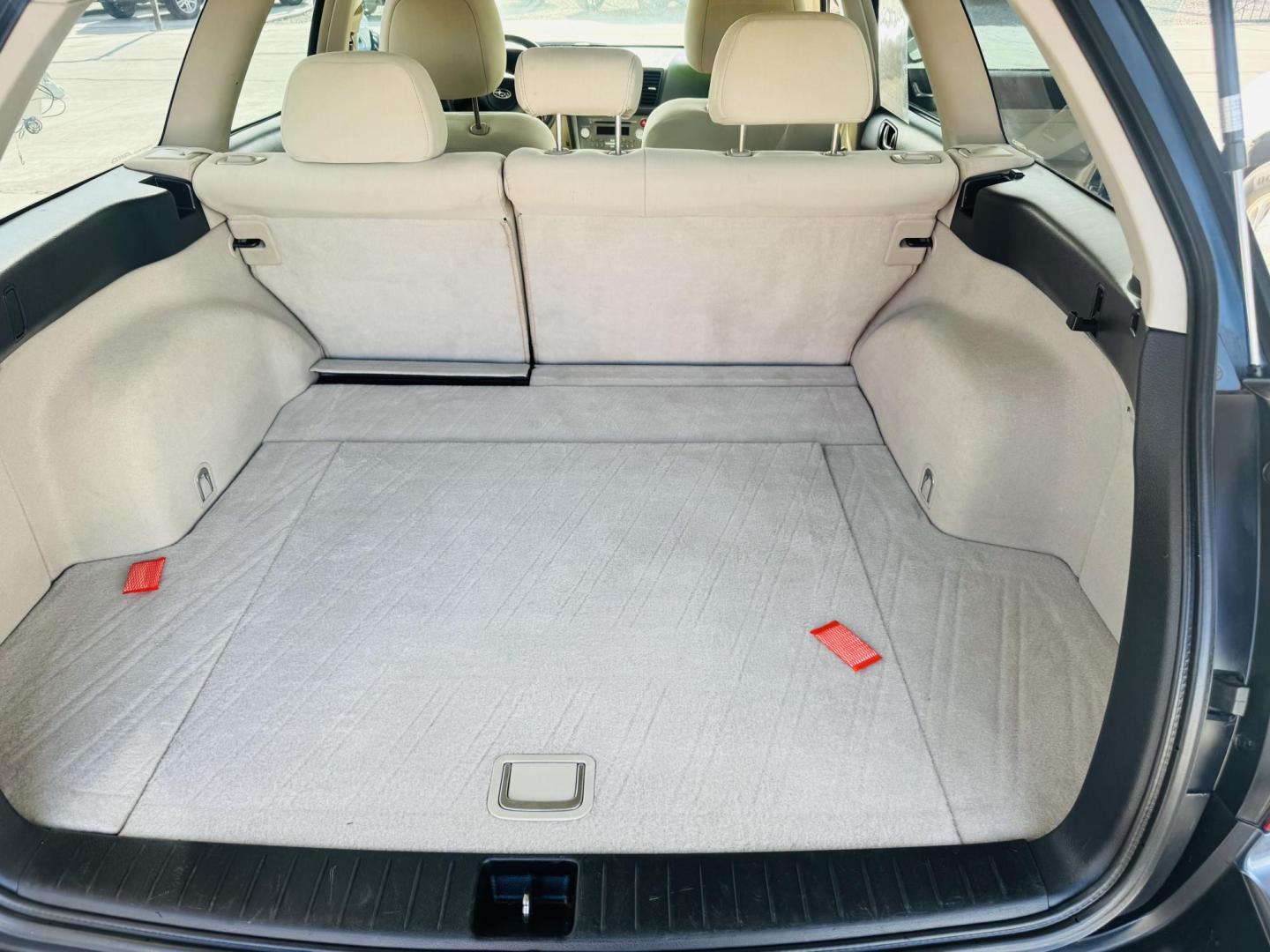 2007 Ming Blue Subaru Outback , located at 2190 Hwy 95, Bullhead City, AZ, 86442, (928) 704-0060, 0.000000, 0.000000 - 2007 Subaru Outback 2.5i basic . All wheel drive . Cloth interior . Rebuilt engine with warranty . Free CARFAX . We finance . New tires runs great - Photo#4