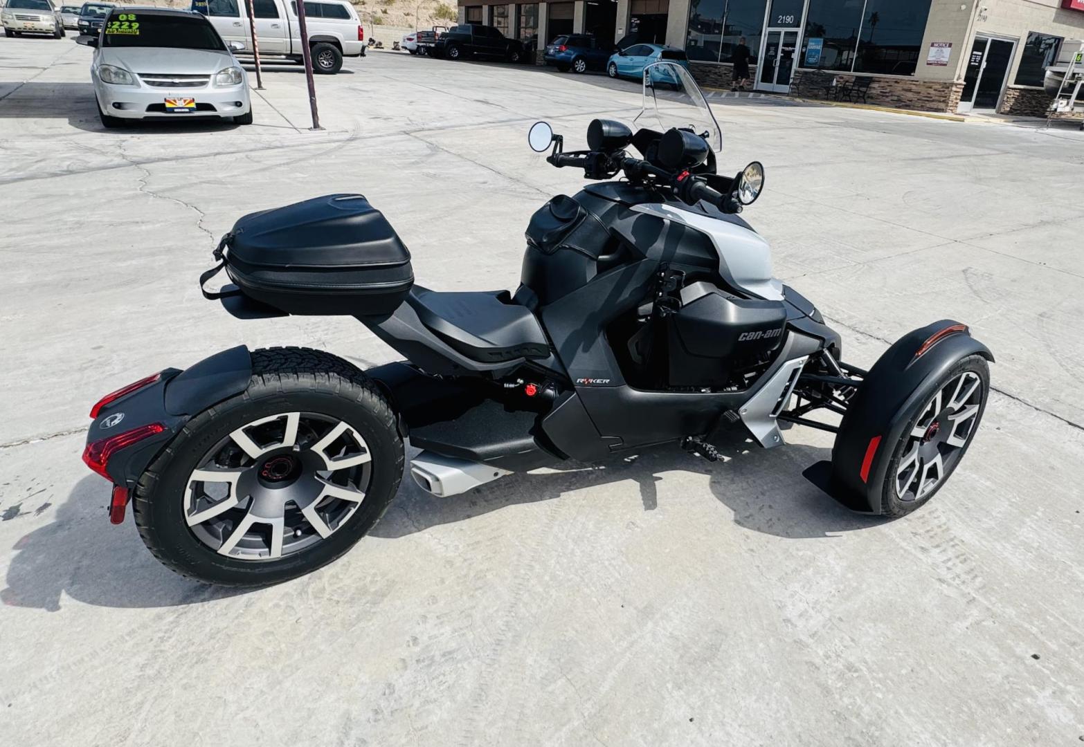 2020 Black Can-Am Ryker Rally Edition - (3JB2GEG20LJ) , located at 2190 Hwy 95, Bullhead City, AZ, 86442, (928) 704-0060, 0.000000, 0.000000 - On consignment this super clean 1 owner 2020 Canam Ryker only 818 miles 900cc. Super clean lots of extras . Clear az title - Photo#4