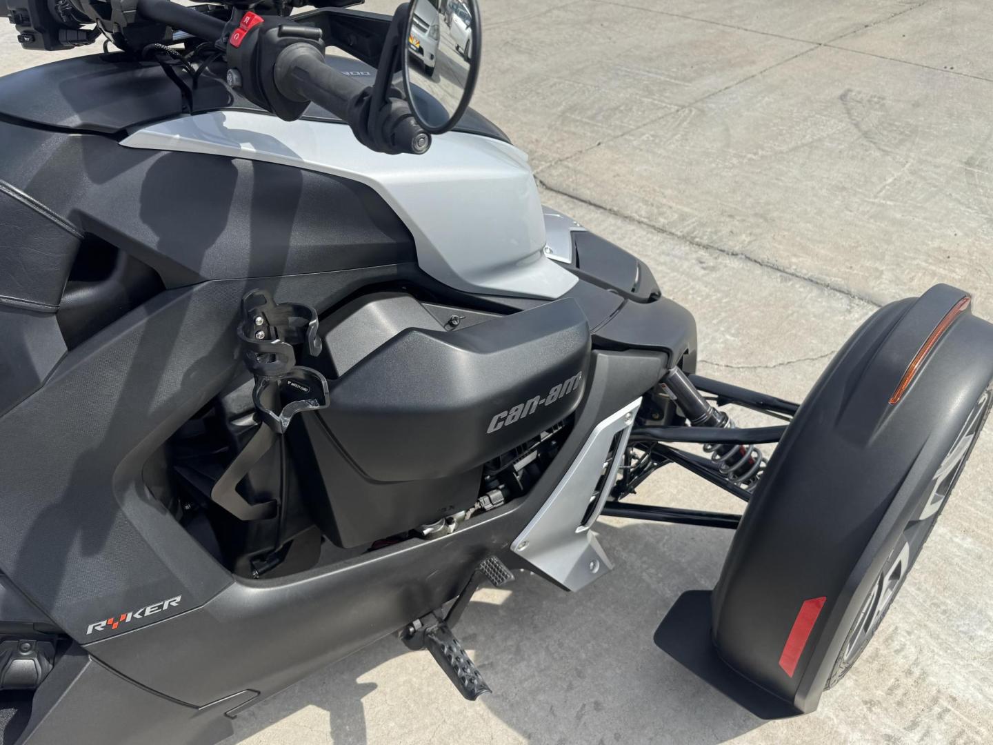 2020 Black Can-Am Ryker Rally Edition - (3JB2GEG20LJ) , located at 2190 Hwy 95, Bullhead City, AZ, 86442, (928) 704-0060, 0.000000, 0.000000 - On consignment this super clean 1 owner 2020 Canam Ryker only 818 miles 900cc. Super clean lots of extras . Clear az title - Photo#6