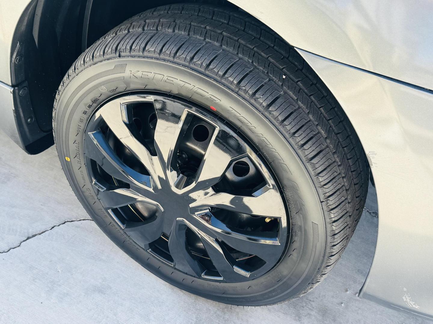 2015 grey Nissan Sentra S , located at 2190 Hwy 95, Bullhead City, AZ, 86442, (928) 704-0060, 0.000000, 0.000000 - 2015 Nissan Sentra S. completely serviced. New tires. In house financing . cold /ac free warranty. Buy Here Pay Here. - Photo#9