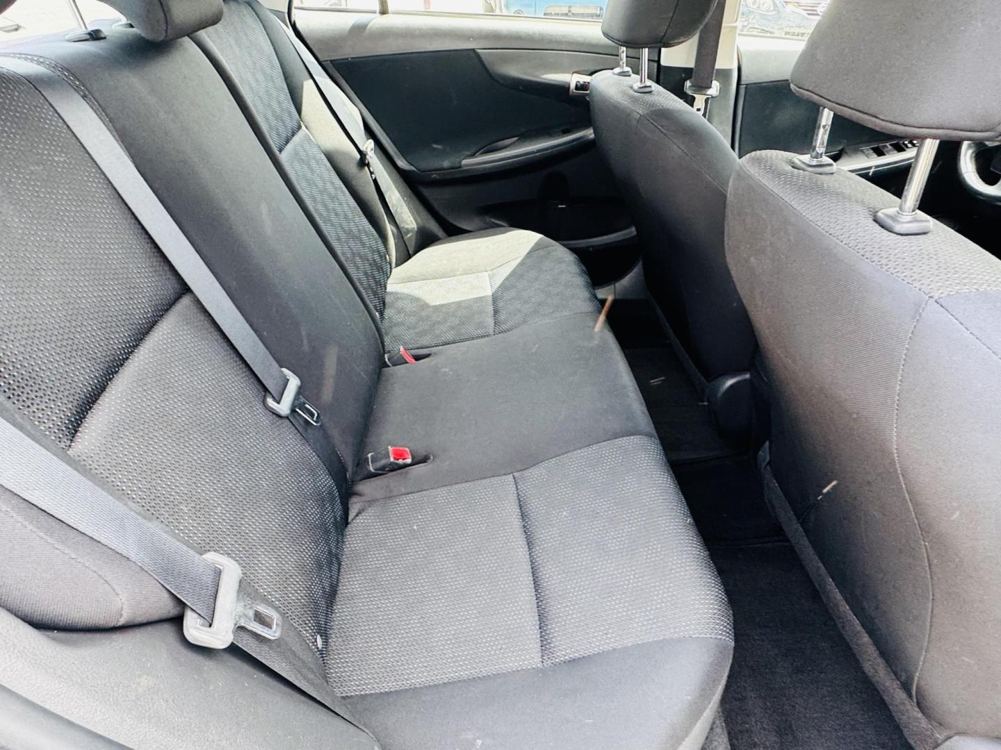 2009 Silver Toyota Corolla Base 4-Speed AT (1NXBU40E59Z) with an 1.8L L4 DOHC 16V engine, 4-Speed Automatic Overdrive transmission, located at 2190 Hwy 95, Bullhead City, AZ, 86442, (928) 704-0060, 0.000000, 0.000000 - 1 owner. 4 speed manual trans. lowered body kit. runs and drives great. free warranty. free carfax. *1 owner arizona car. great gas mileage. fun to drive. - Photo#9