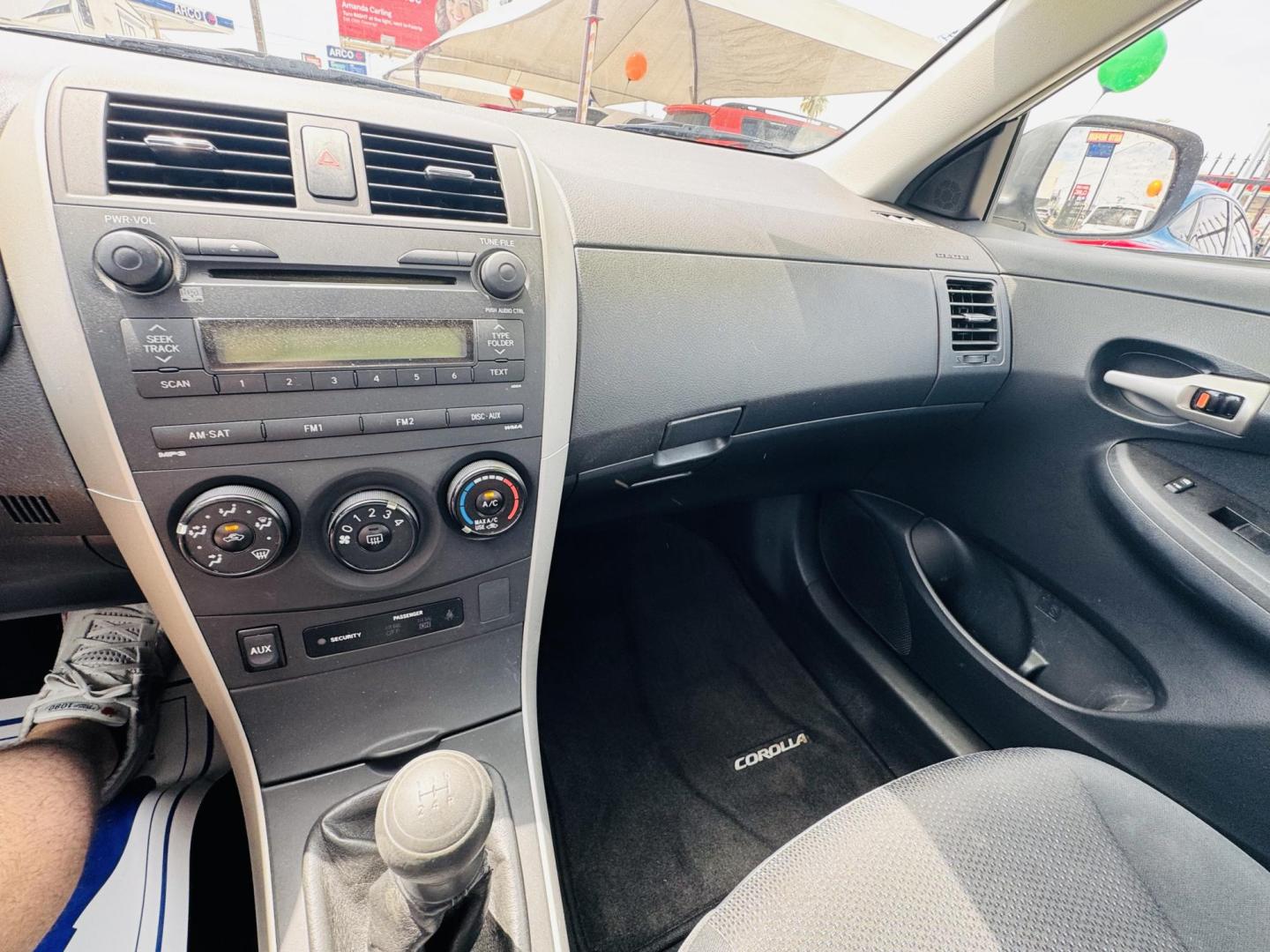 2009 Silver Toyota Corolla Base 4-Speed AT (1NXBU40E59Z) with an 1.8L L4 DOHC 16V engine, 4-Speed Automatic Overdrive transmission, located at 2190 Hwy 95, Bullhead City, AZ, 86442, (928) 704-0060, 0.000000, 0.000000 - 1 owner. 4 speed manual trans. lowered body kit. runs and drives great. free warranty. free carfax. *1 owner arizona car. great gas mileage. fun to drive. - Photo#10