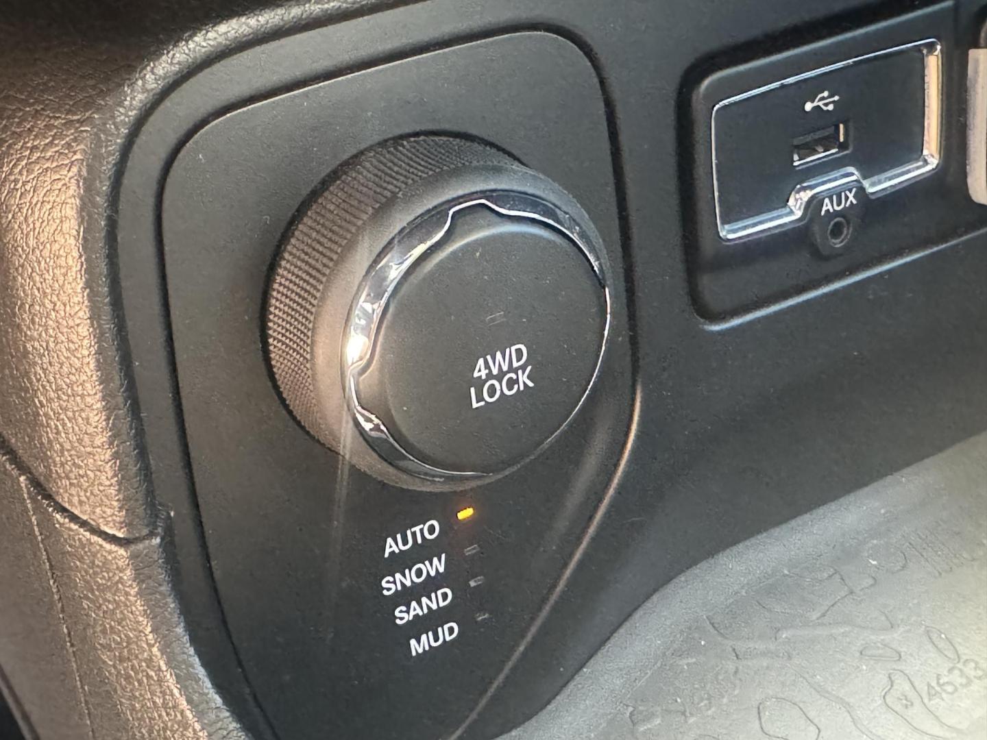 2017 Orange metallic Jeep Renegade Sport 4WD (ZACCJBAB1HP) with an 2.4L L4 DOHC 16V engine, 6M transmission, located at 2190 Hwy 95, Bullhead City, AZ, 86442, (928) 704-0060, 0.000000, 0.000000 - 1 owner. clean carfax. 4 wheel drive. financing available. free warranty. - Photo#20