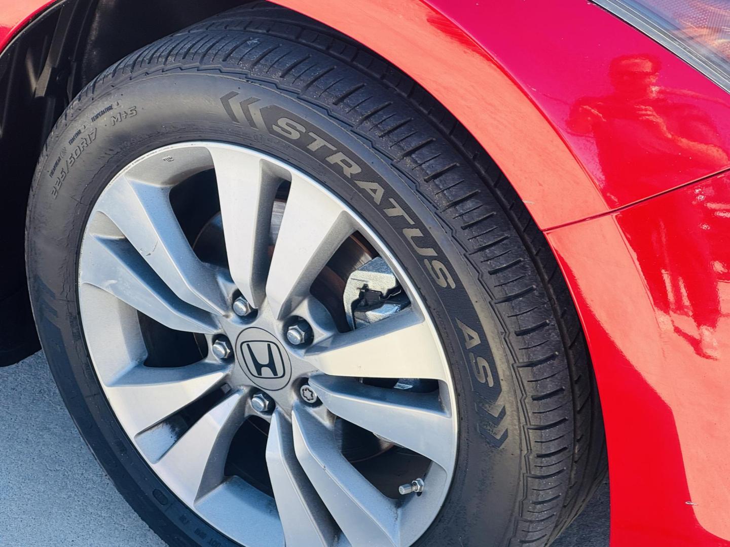 2008 Red /black Honda Accord EX-L Coupe AT (1HGCS12888A) with an 2.4L L4 DOHC 16V engine, 5-Speed Automatic Overdrive transmission, located at 2190 Hwy 95, Bullhead City, AZ, 86442, (928) 704-0060, 0.000000, 0.000000 - leather moonroof. completely serviced. free warranty. free carfax. Financing available. automatic trans. - Photo#4