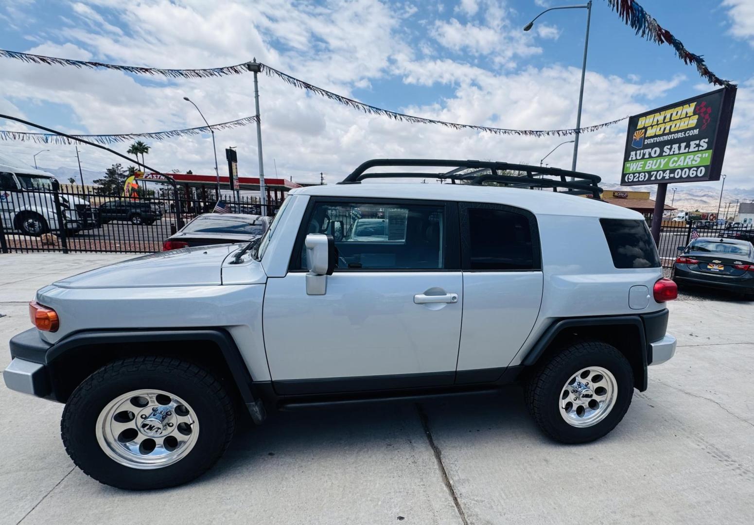 2007 Silver Toyota FJ Cruiser 4WD AT (JTEBU11F070) with an 3.4L V6 DOHC 24V engine, 5-Speed Automatic Overdrive transmission, located at 2190 Hwy 95, Bullhead City, AZ, 86442, (928) 704-0060, 0.000000, 0.000000 - On consignment. This *1 owner hard to find 2007 Toyota FJ CRuiser. in excellent condition. Professionally repainted. All service records. Custom tires/wheels. Has aftermarket rack. bumpers etc. No accidents. Non smoker. One of the best suvs ever for off roading. Free and clear Arizona title. Only at - Photo#11